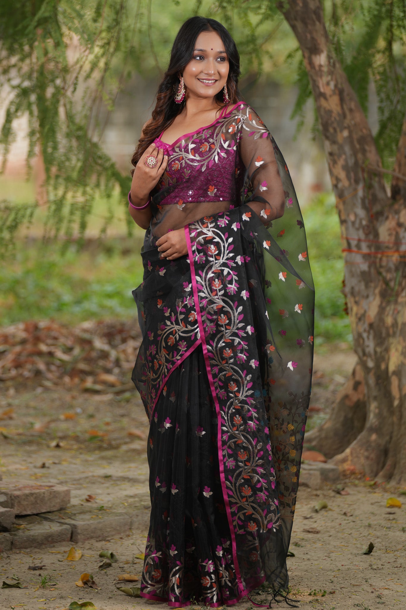 Banarasi Organza Saree With Zari Weaving & Border - Black