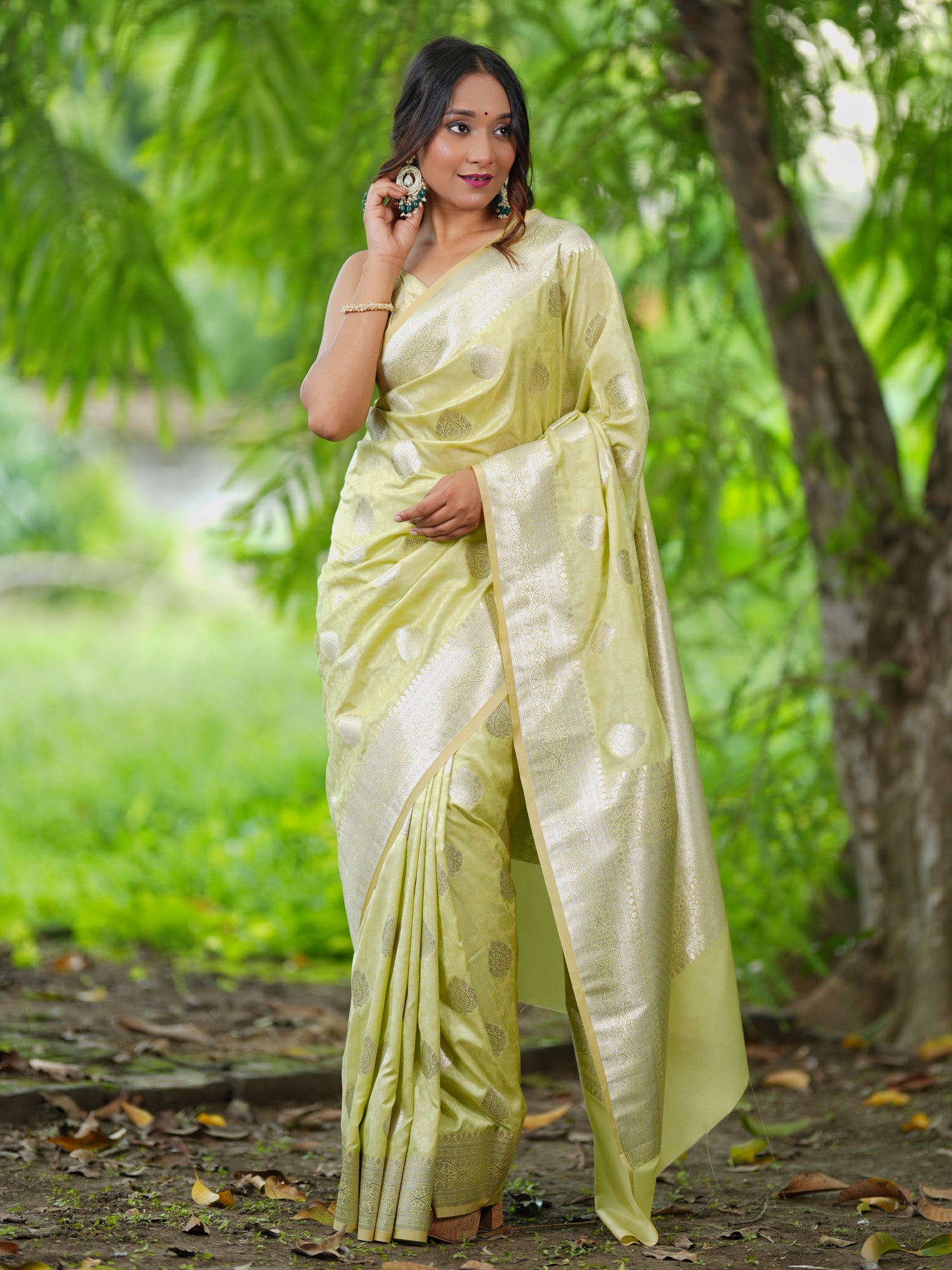 Banarasi Art Katan Silk Saree With Zari Buta Weaving & Tanchoi Weaving- Green