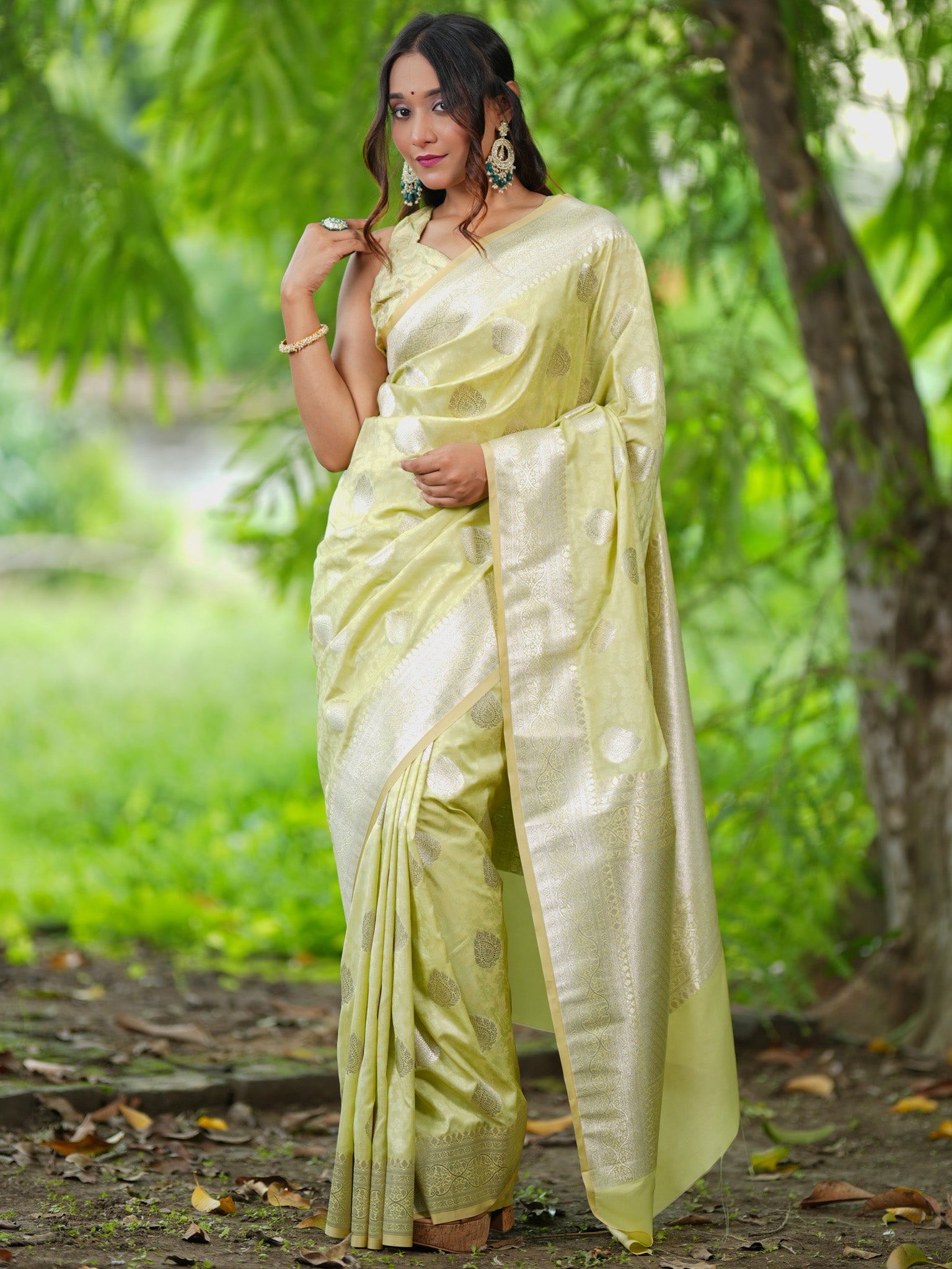 Banarasi Art Katan Silk Saree With Zari Buta Weaving & Tanchoi Weaving- Green