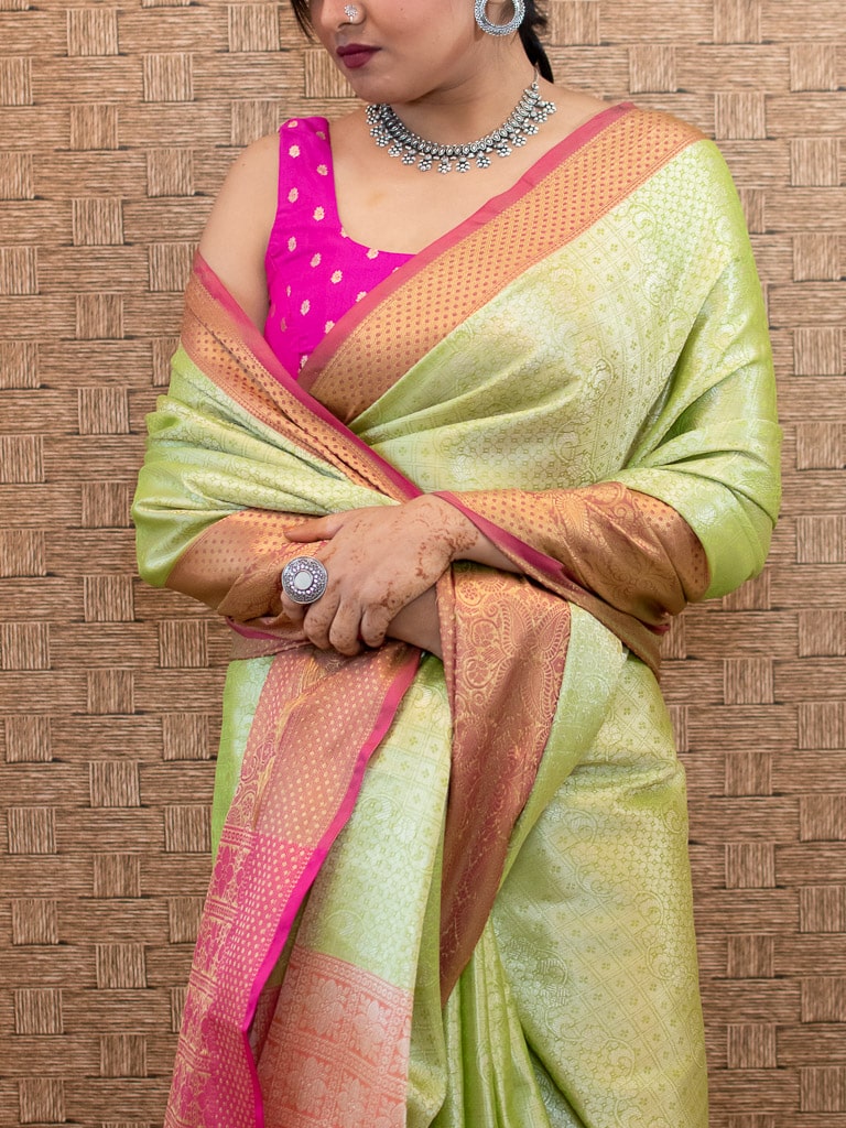 Banarasi Kora Muslin Saree With Tanchoi Weaving Contrast Border-Parrot Green