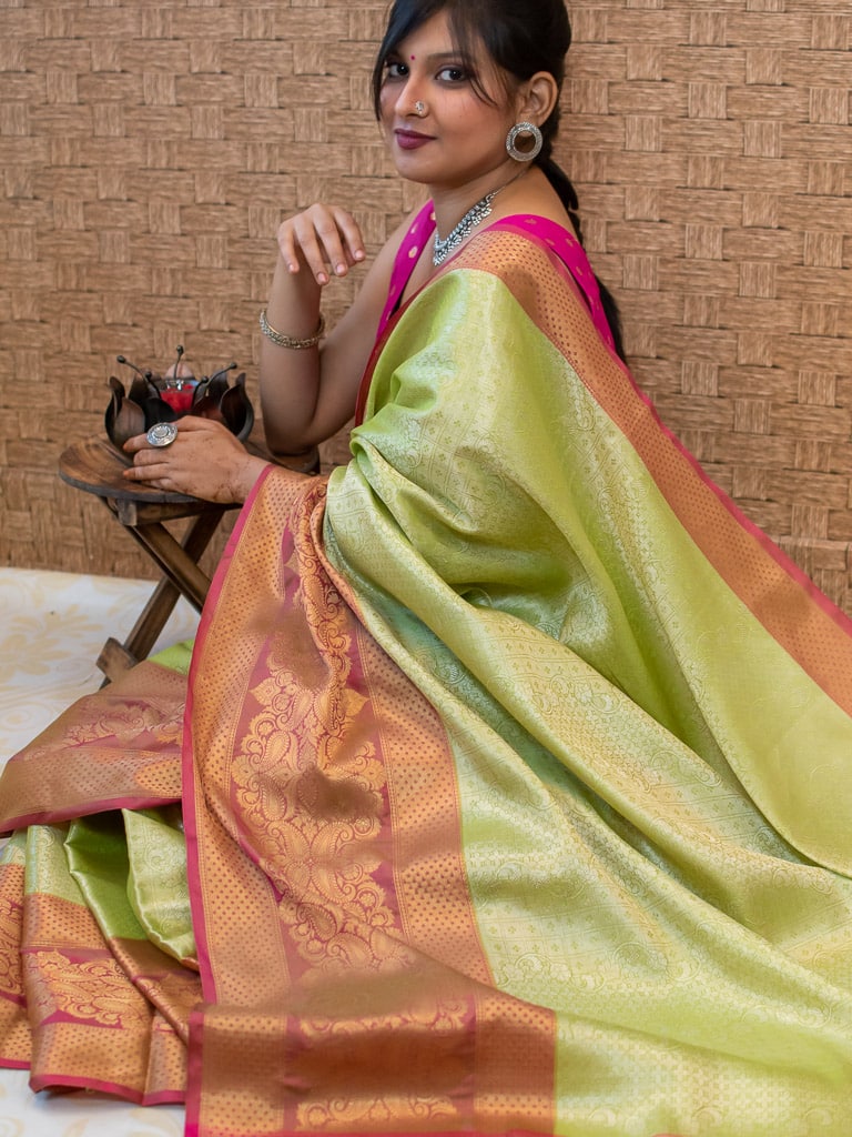 Banarasi Kora Muslin Saree With Tanchoi Weaving Contrast Border-Parrot Green