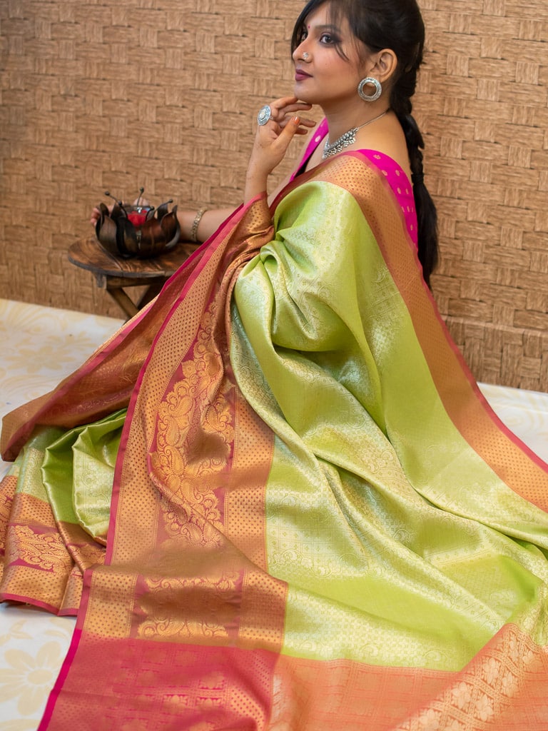 Banarasi Kora Muslin Saree With Tanchoi Weaving Contrast Border-Parrot Green