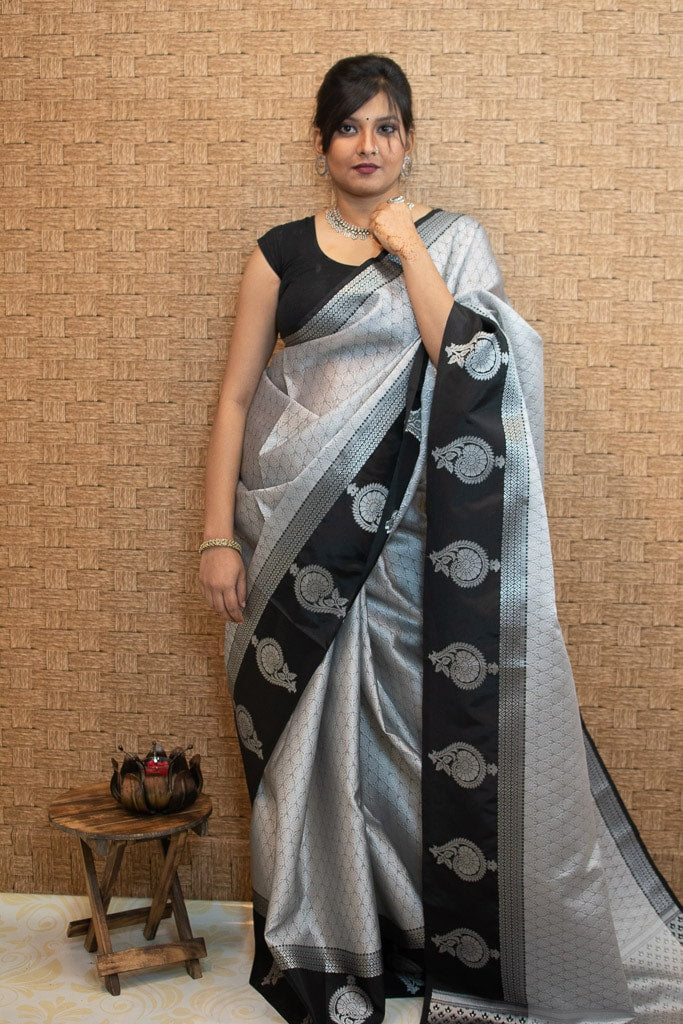 Banarasi Kora Muslin Saree With Tanchoi Weaving & Contrast Border-Grey & Black