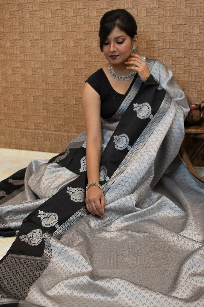 Banarasi Kora Muslin Saree With Tanchoi Weaving & Contrast Border-Grey & Black