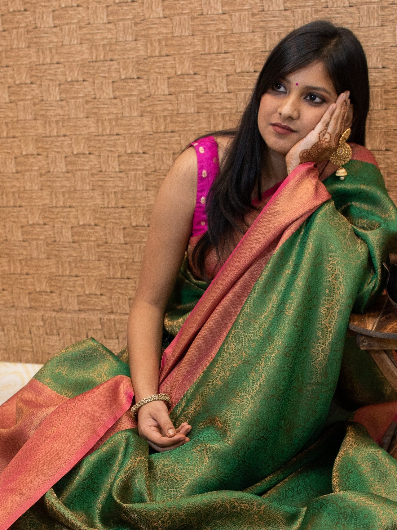 Banarasi Kora Muslin Saree With Tanchoi Weaving & Contrast Border-Green