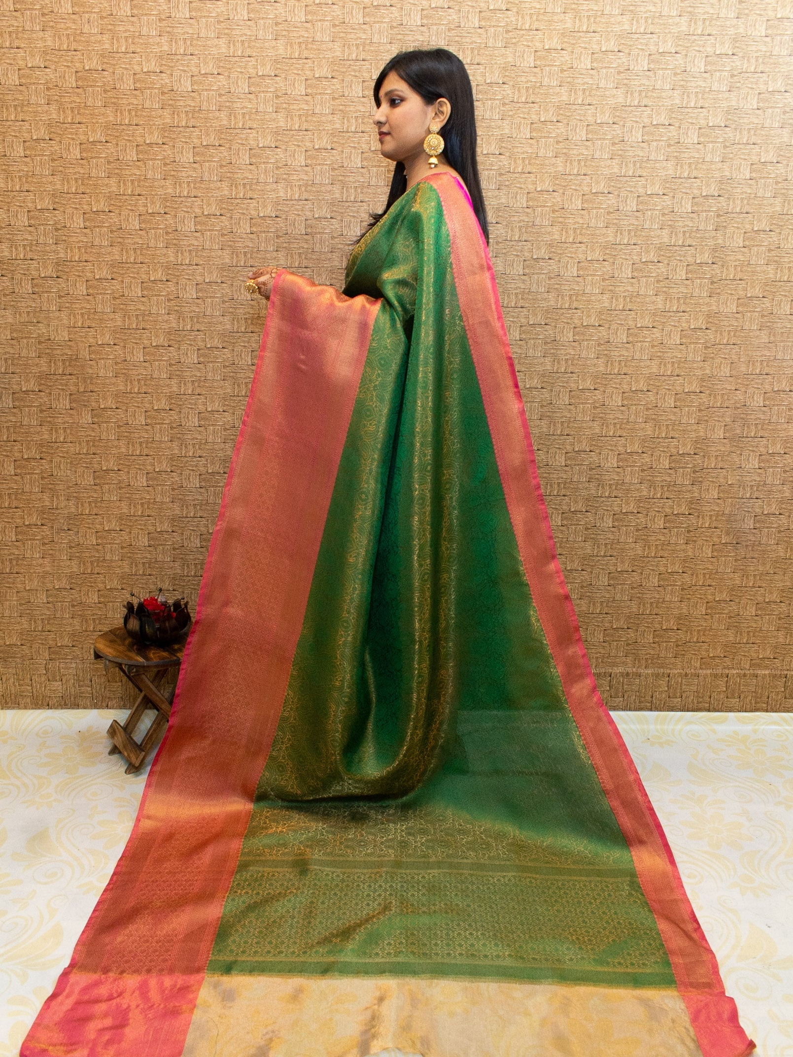 Banarasi Kora Muslin Saree With Tanchoi Weaving & Contrast Border-Green