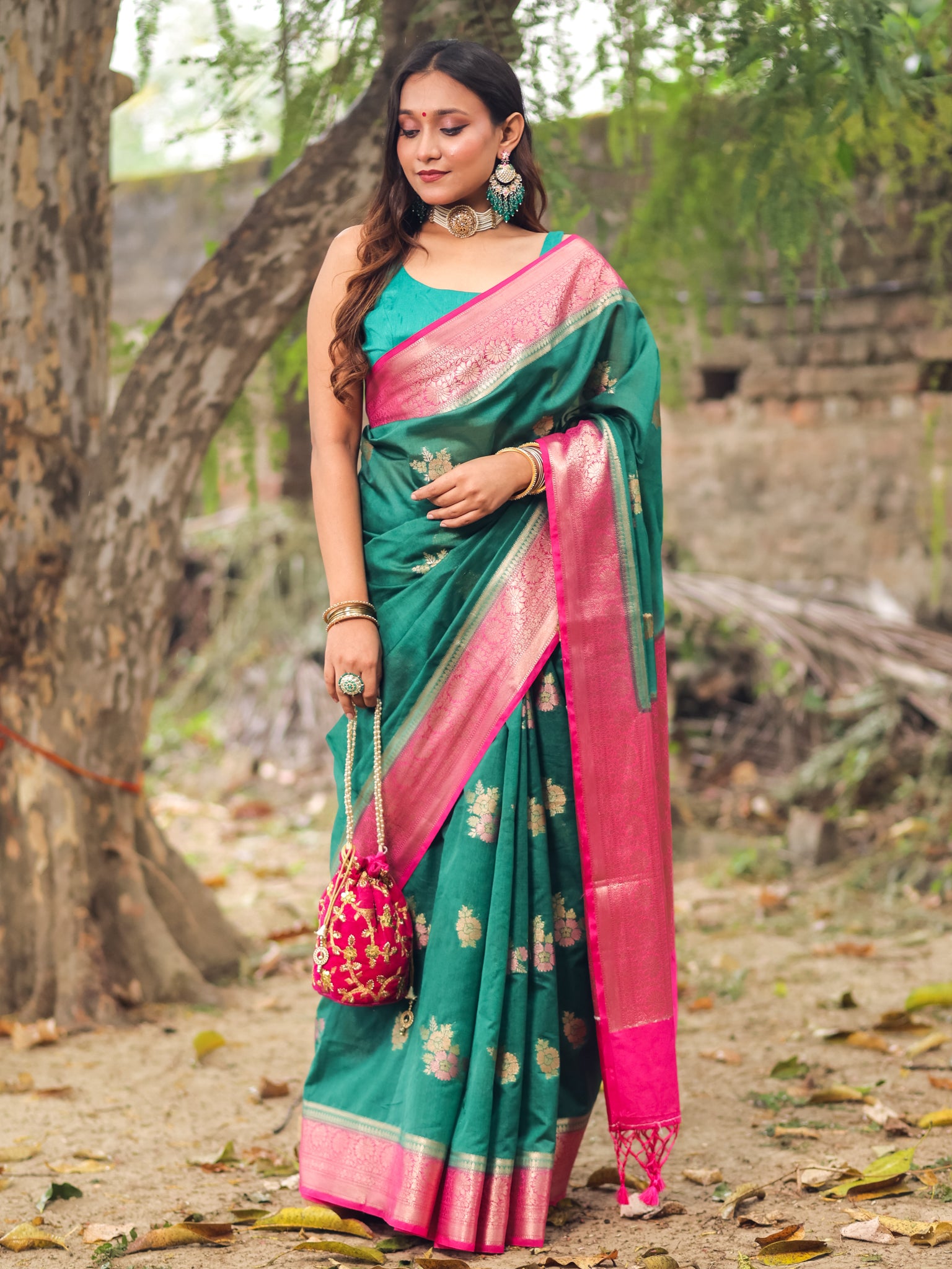 Banarasi Cotton Silk Saree with Floral Weaving & Contrast Border- Dark Green