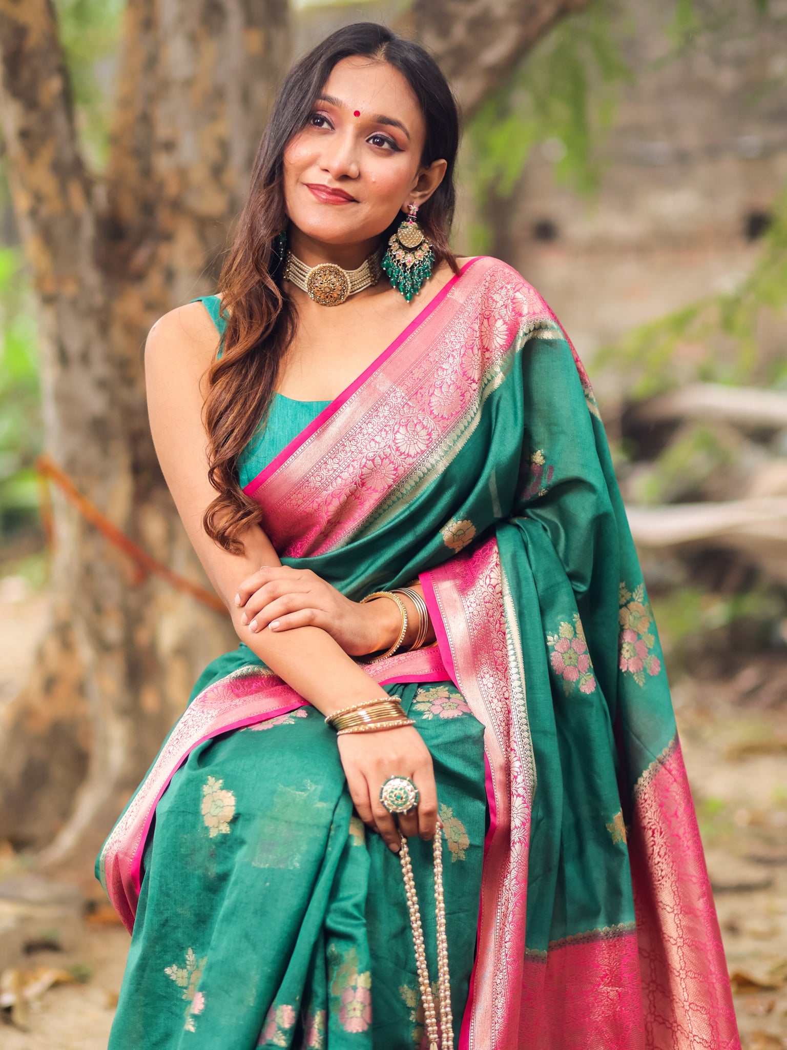 Banarasi Cotton Silk Saree with Floral Weaving & Contrast Border- Dark Green