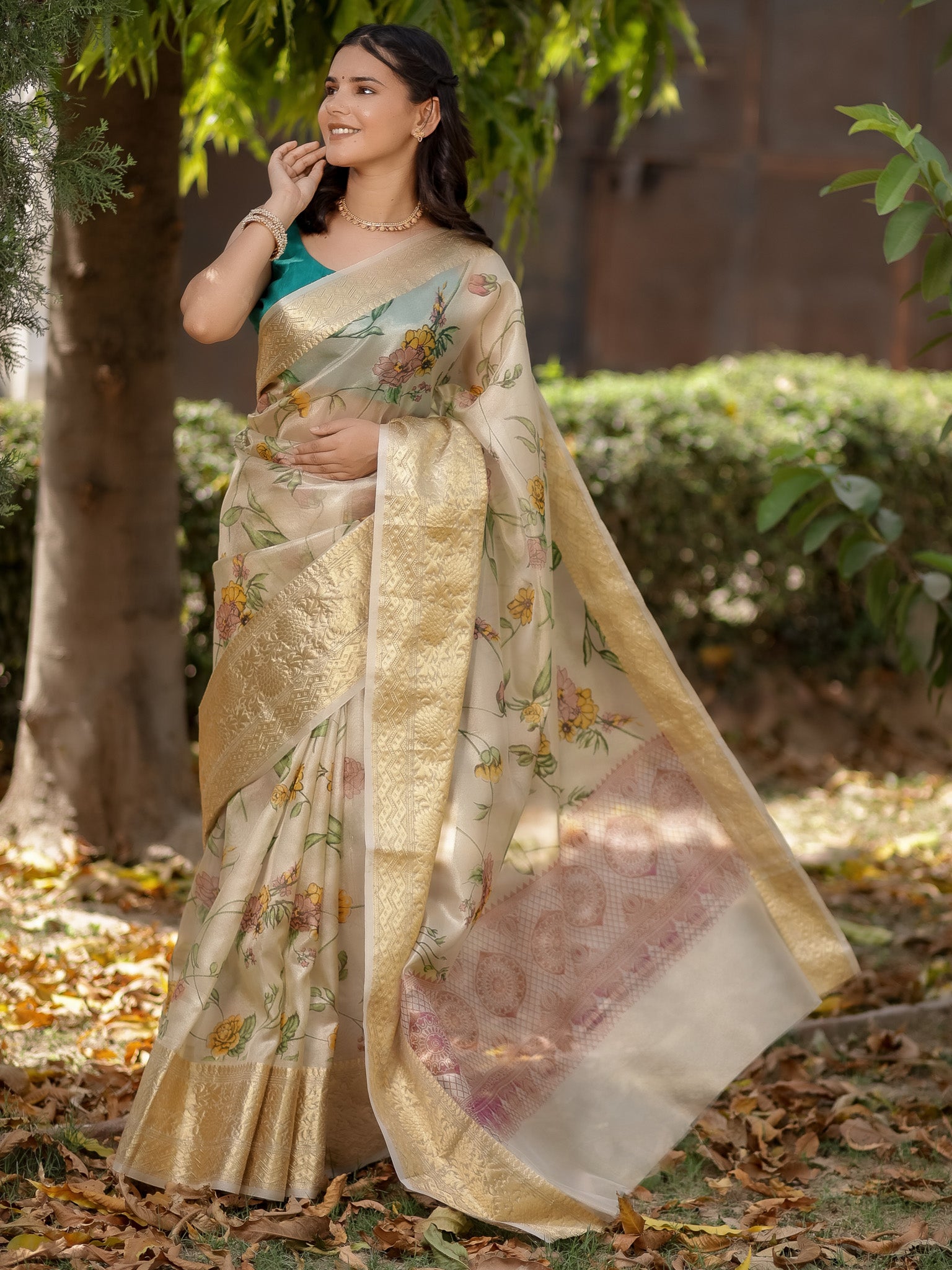 Banarasi Soft Tissue Saree With Zari Weaving & Skirt Border-Golden