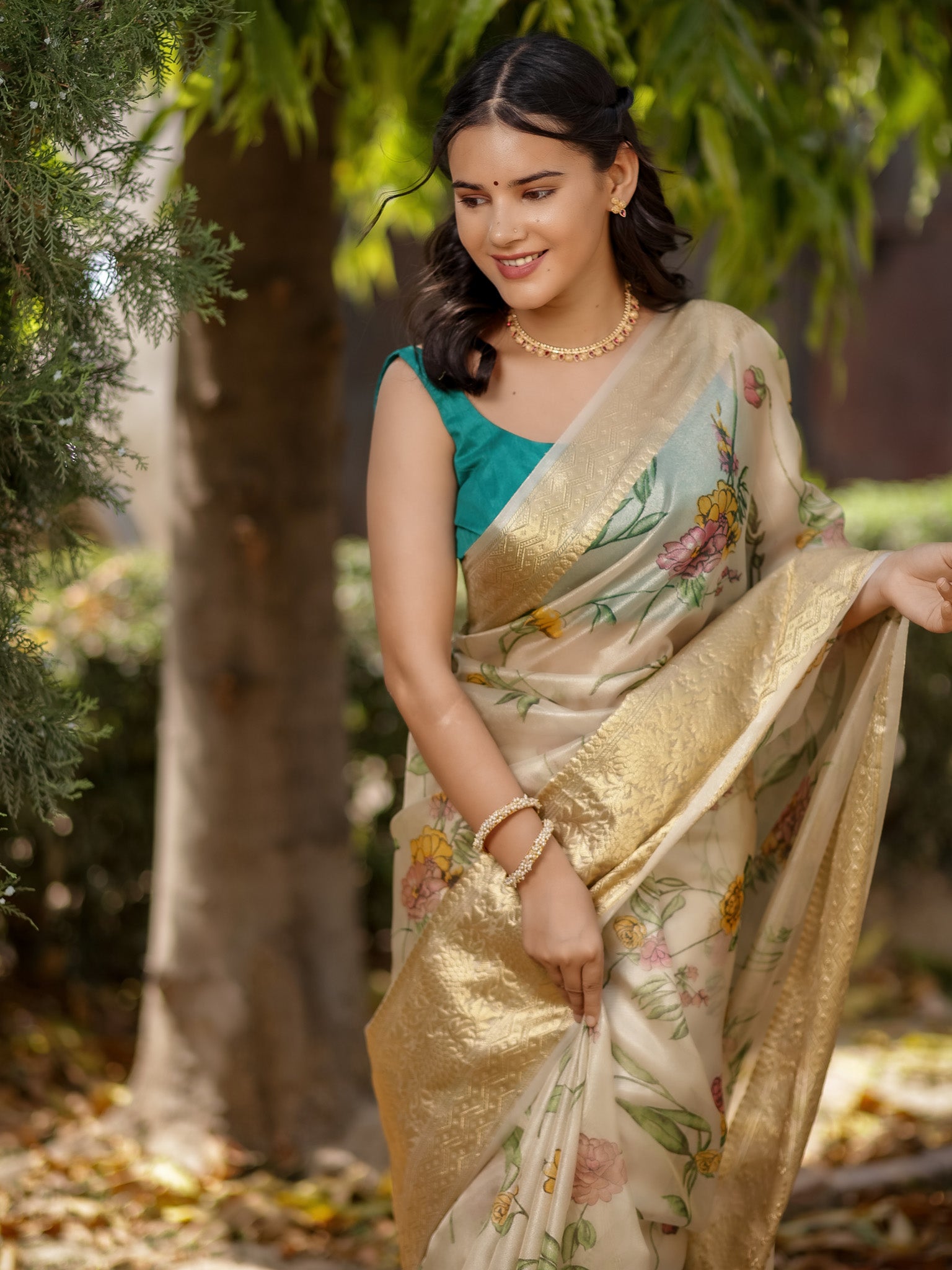 Banarasi Soft Tissue Saree With Zari Weaving & Skirt Border-Golden