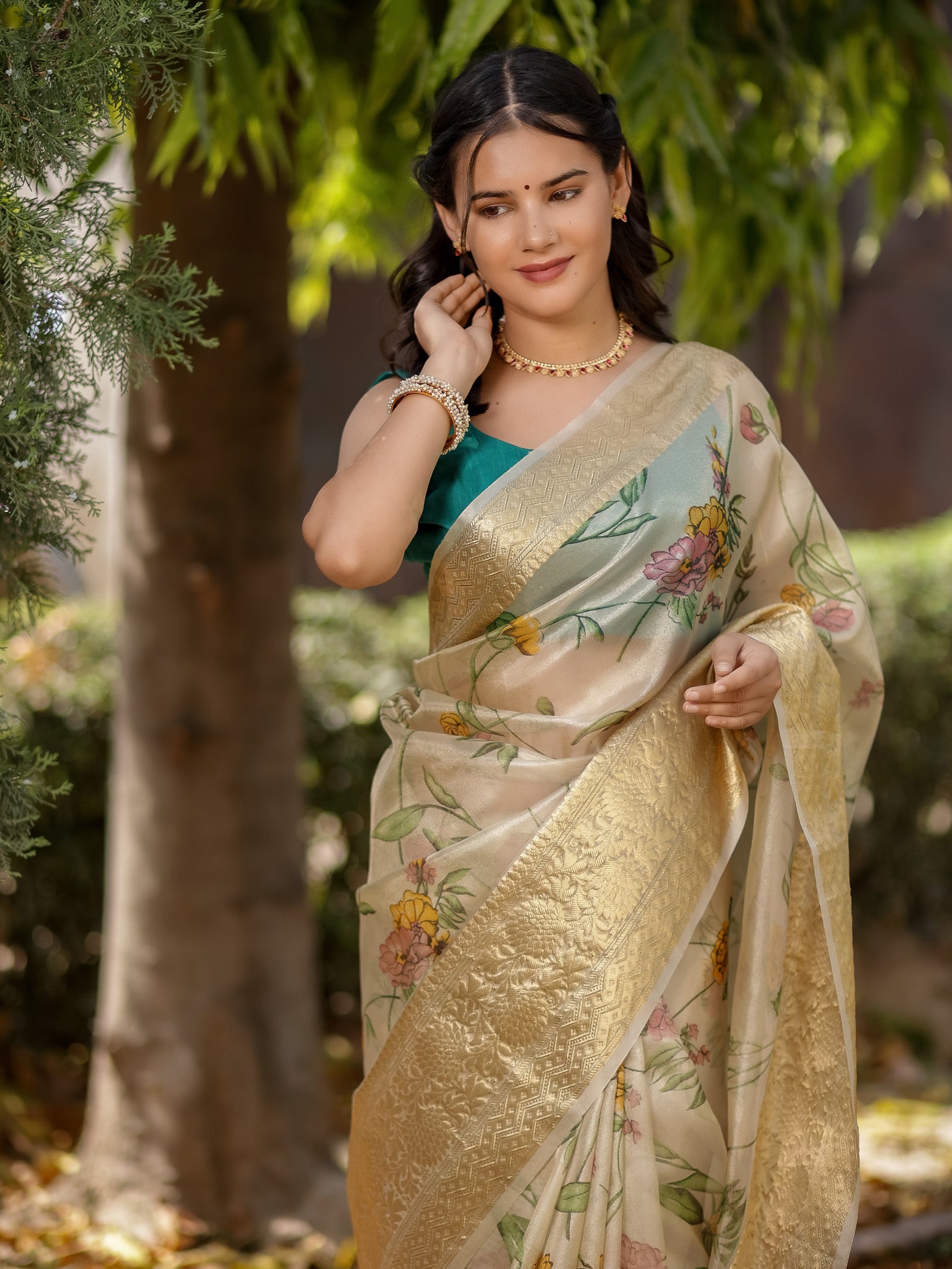 Banarasi Soft Tissue Saree With Zari Weaving & Skirt Border-Golden