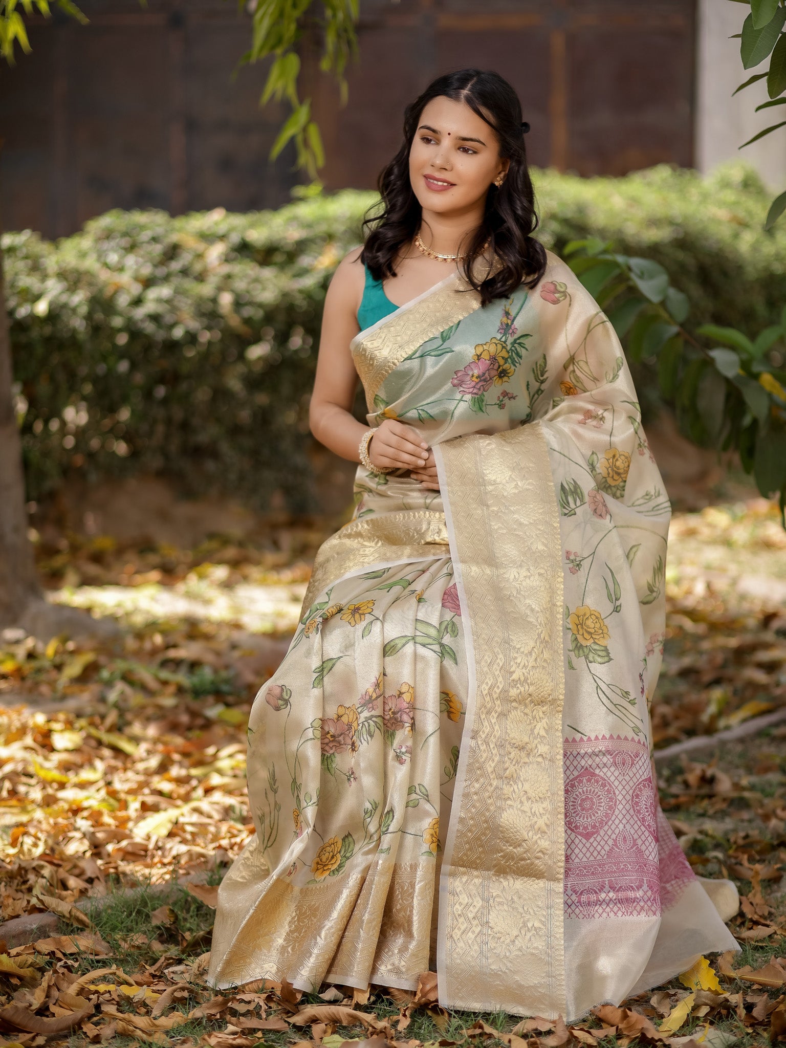 Banarasi Soft Tissue Saree With Zari Weaving & Skirt Border-Golden