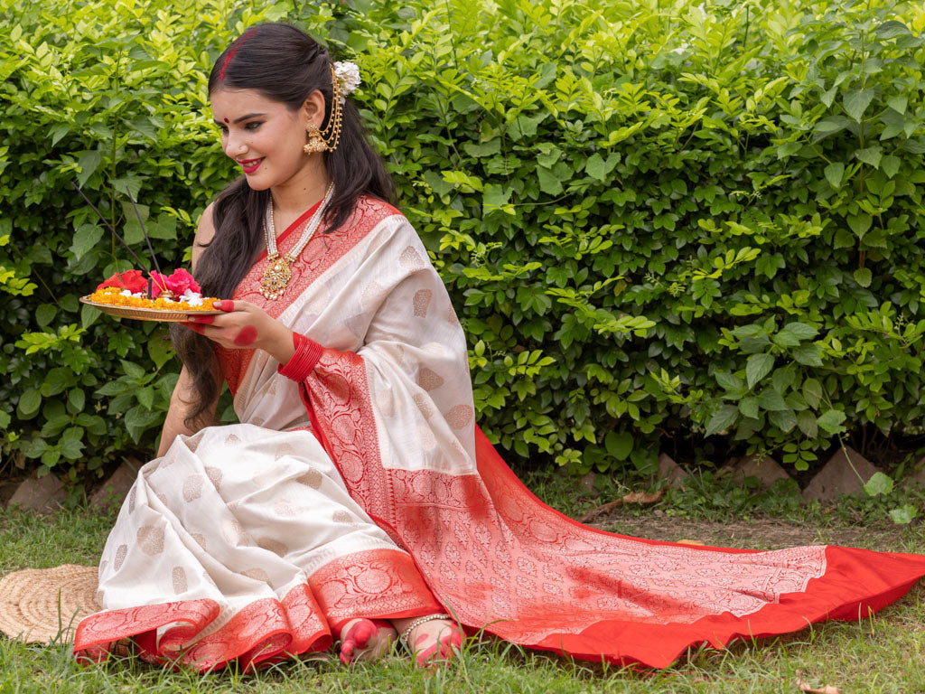 Banarasi Handwoven Pure Chiniya Silk Saree With Gold  Zari Weaving-White & Red