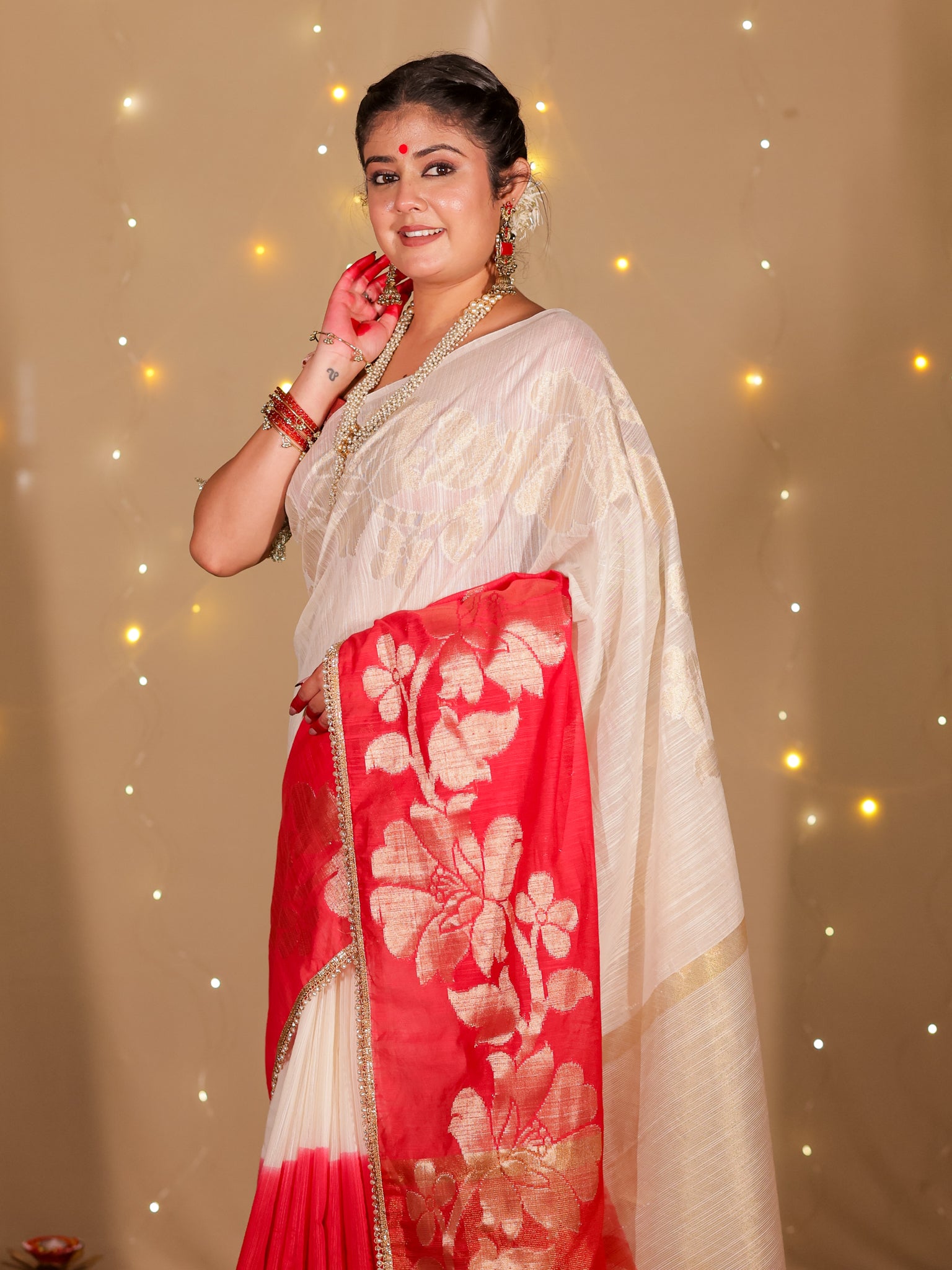 Banarasi Dual Shade Soft Cotton Saree With Lace Border- White & Red