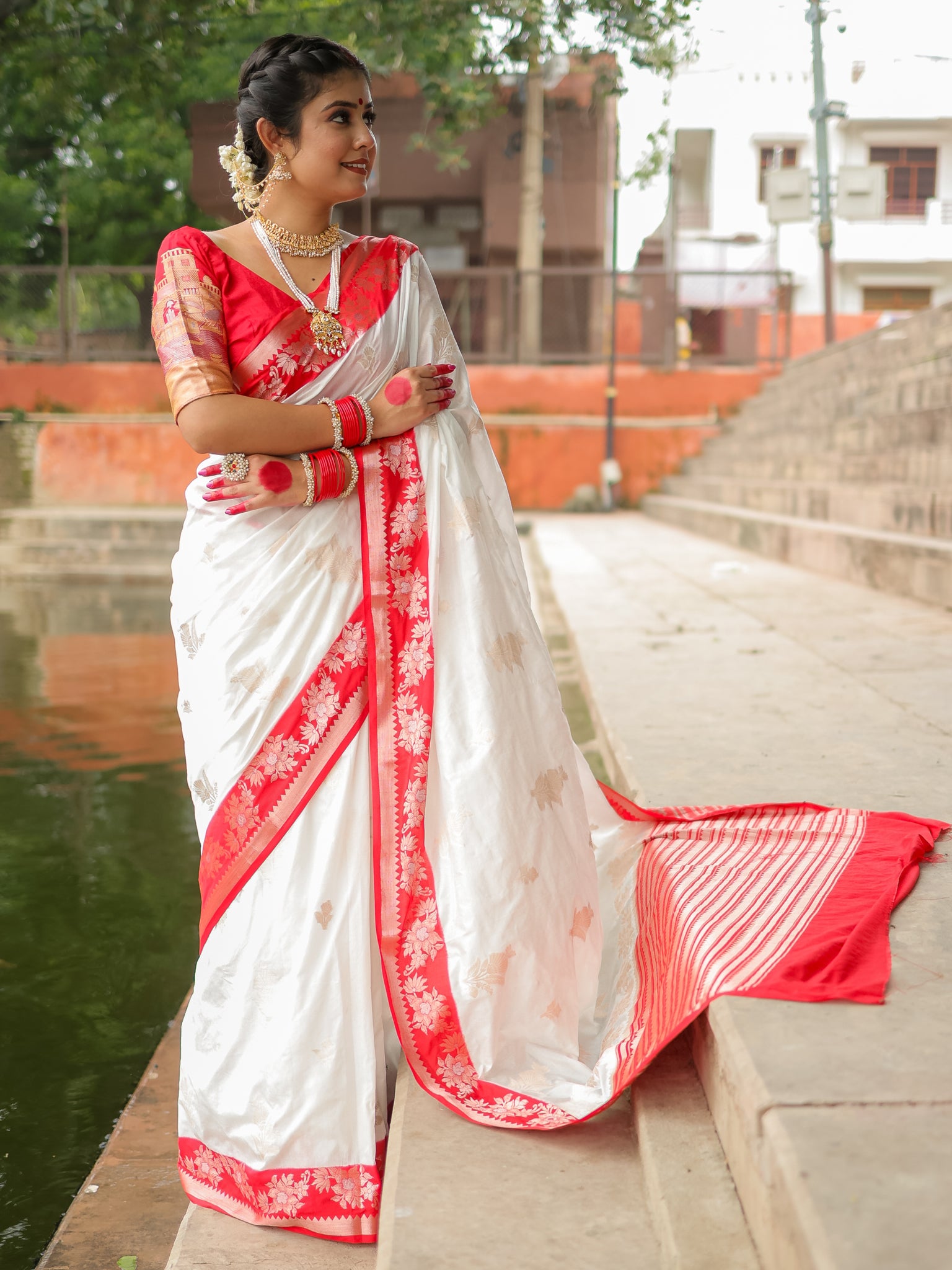 Banarasi Semi Silk Saree With Buti & Border - Red & White