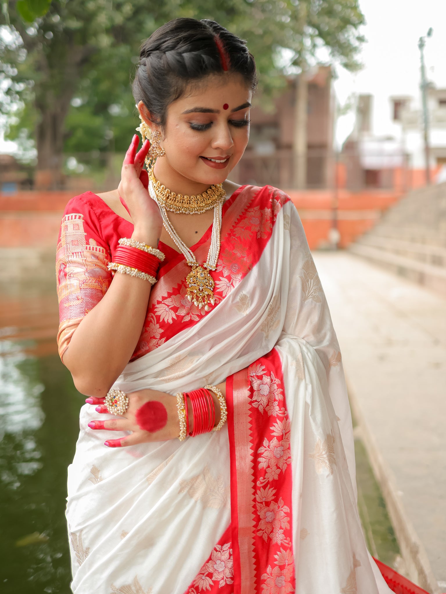 Banarasi Semi Silk Saree With Buti & Border - Red & White