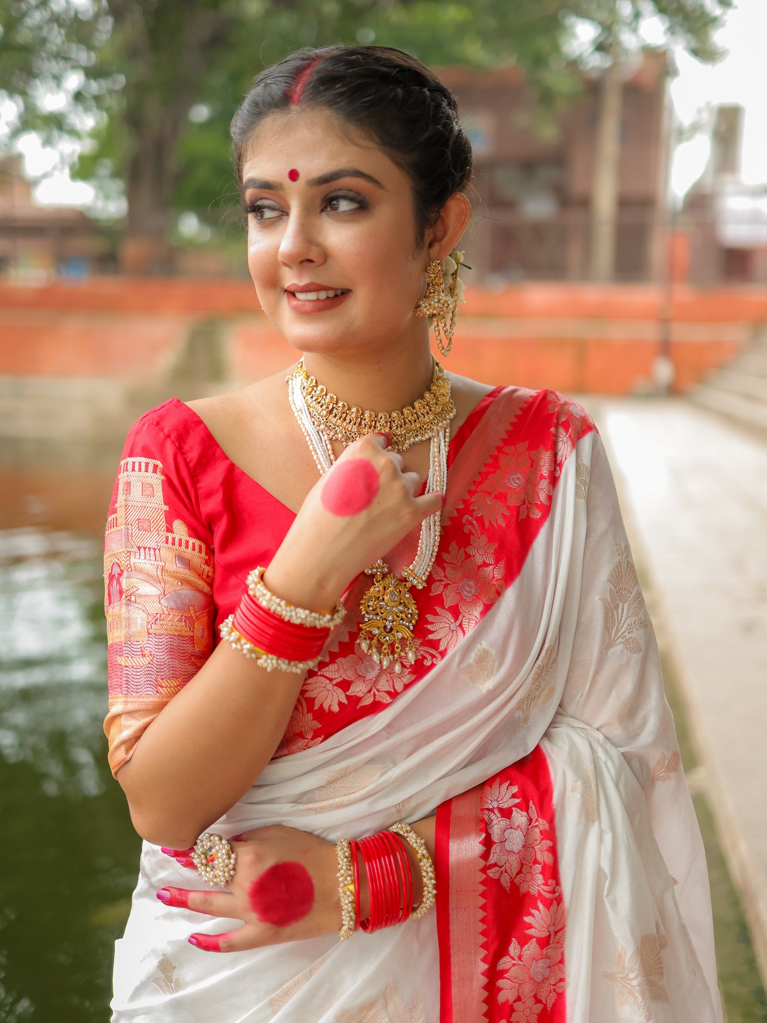 Banarasi Semi Silk Saree With Buti & Border - Red & White
