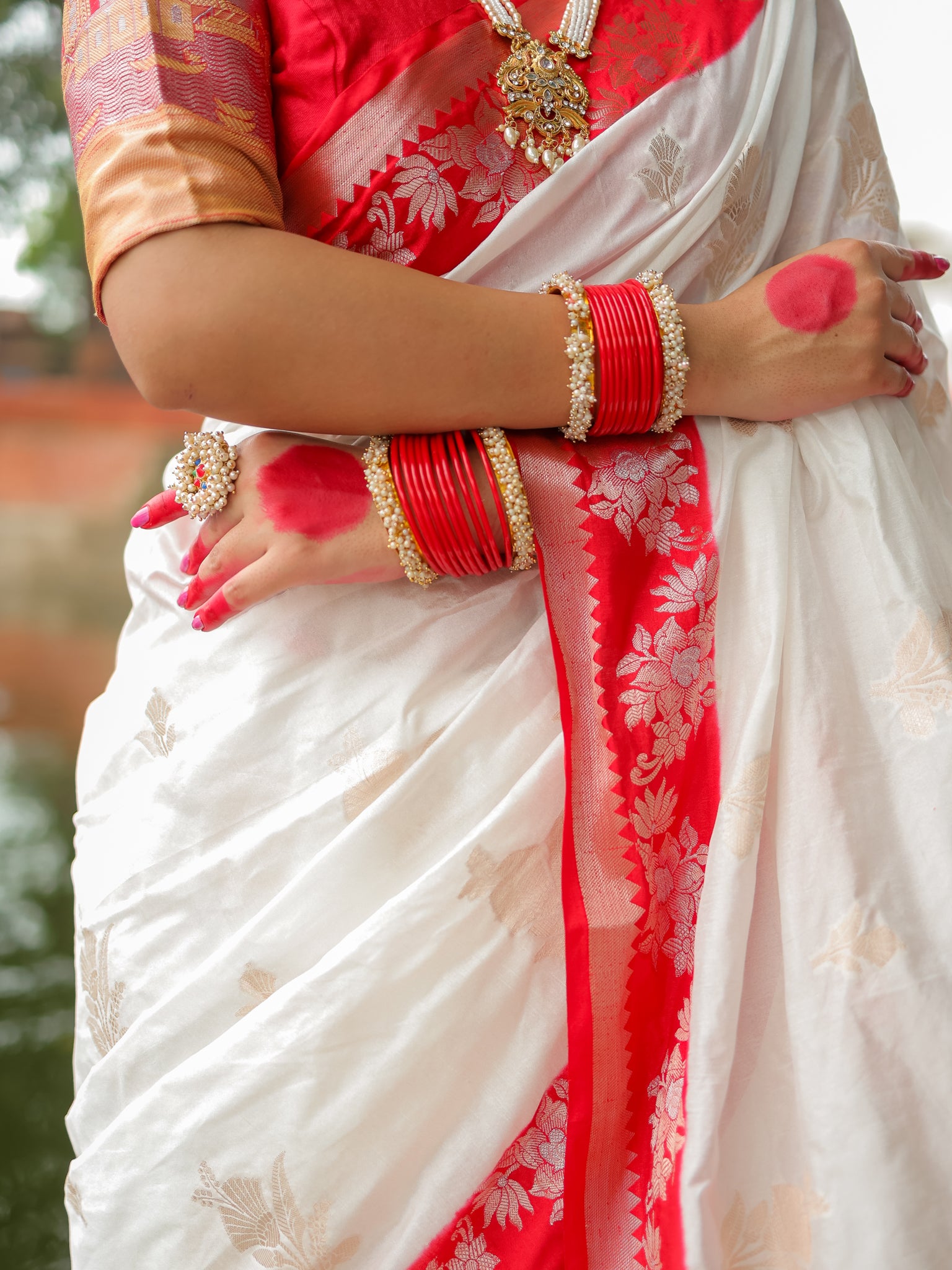 Banarasi Semi Silk Saree With Buti & Border - Red & White