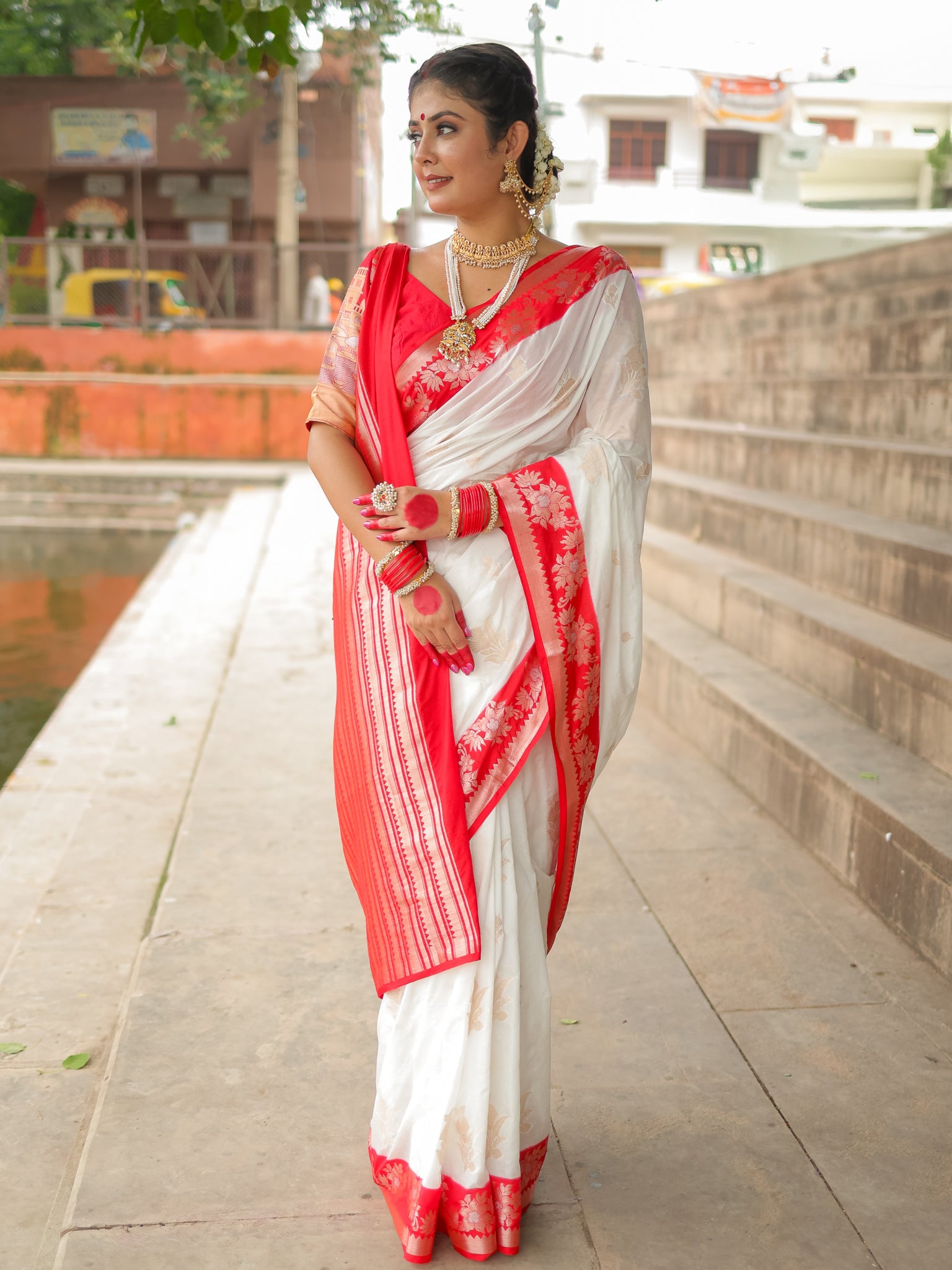 Banarasi Semi Silk Saree With Buti & Border - Red & White