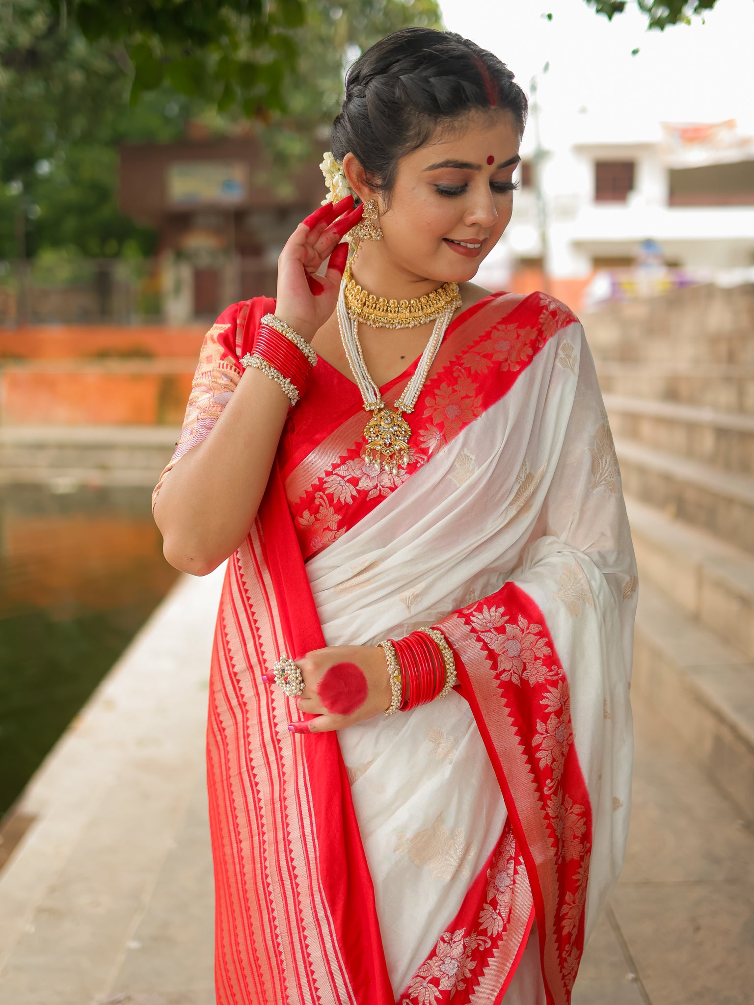 Banarasi Semi Silk Saree With Buti & Border - Red & White