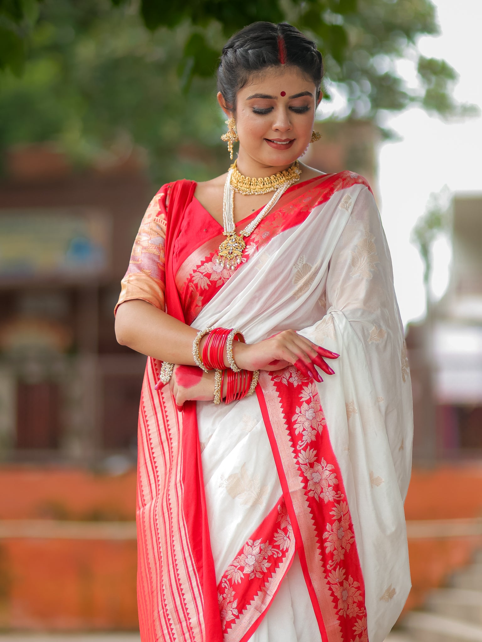 Banarasi Semi Silk Saree With Buti & Border - Red & White