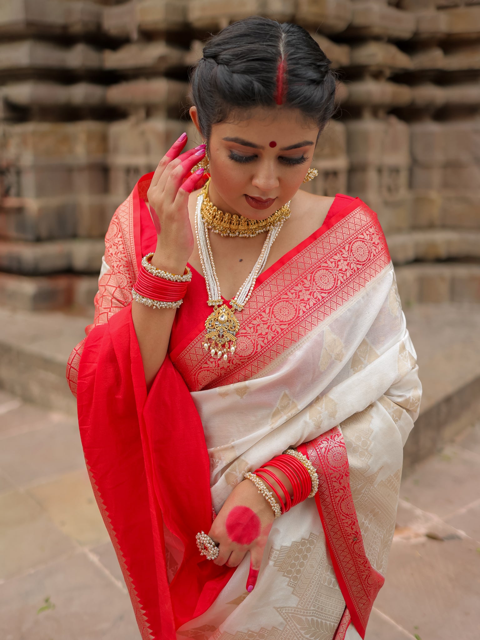 Banarasi Semi Silk Saree With Buti & Border - Red & White