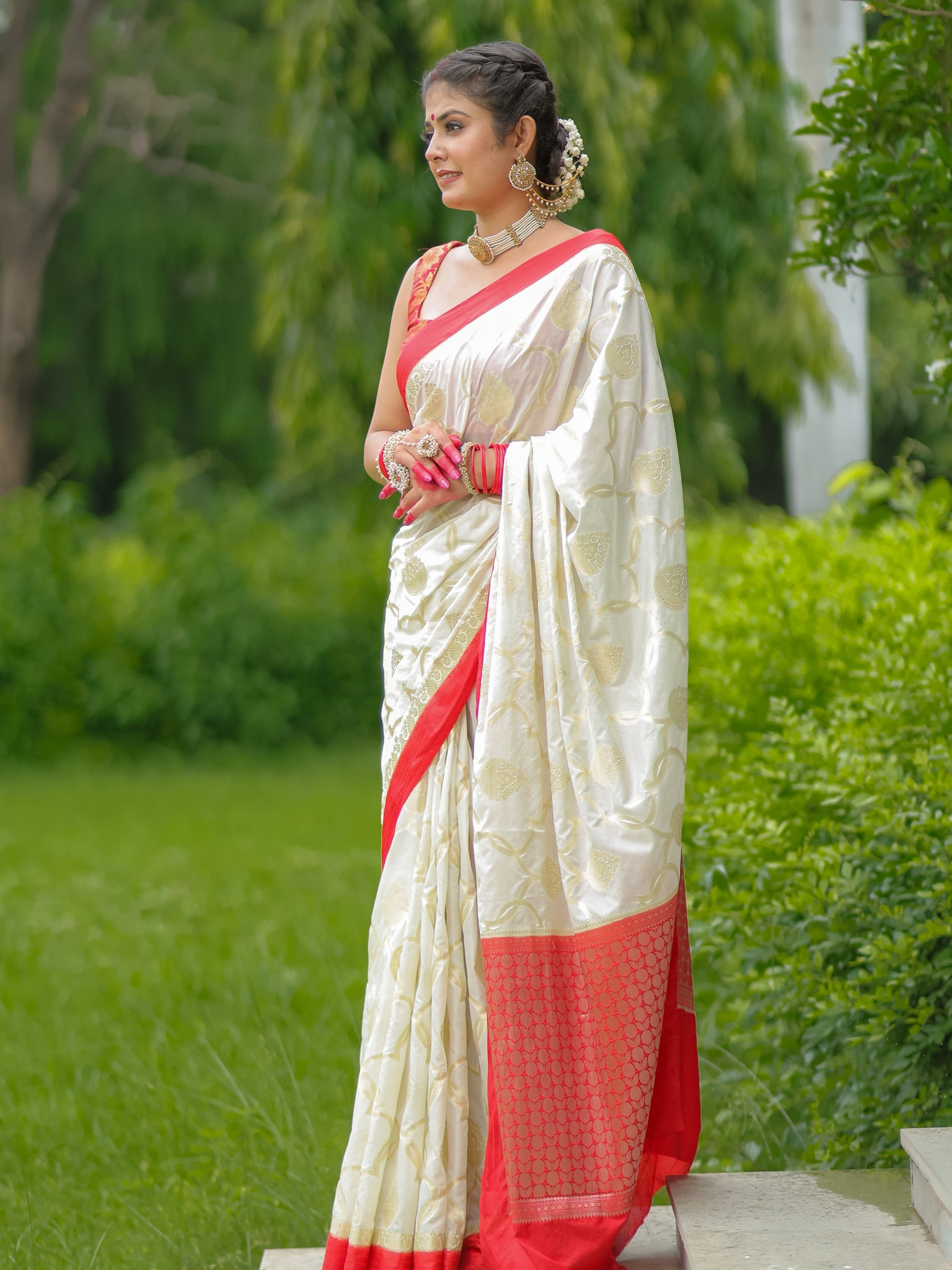 Banarasi Semi Silk Saree With Weaving & Border - Red & White