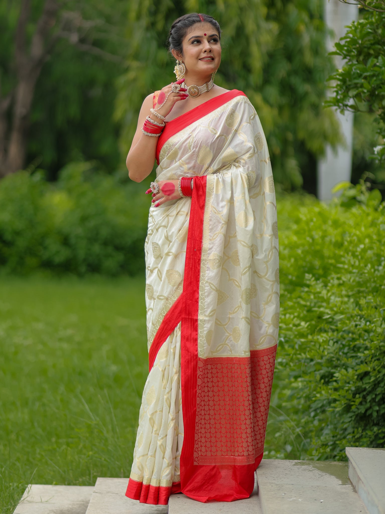 Banarasi Semi Silk Saree With Weaving & Border - Red & White