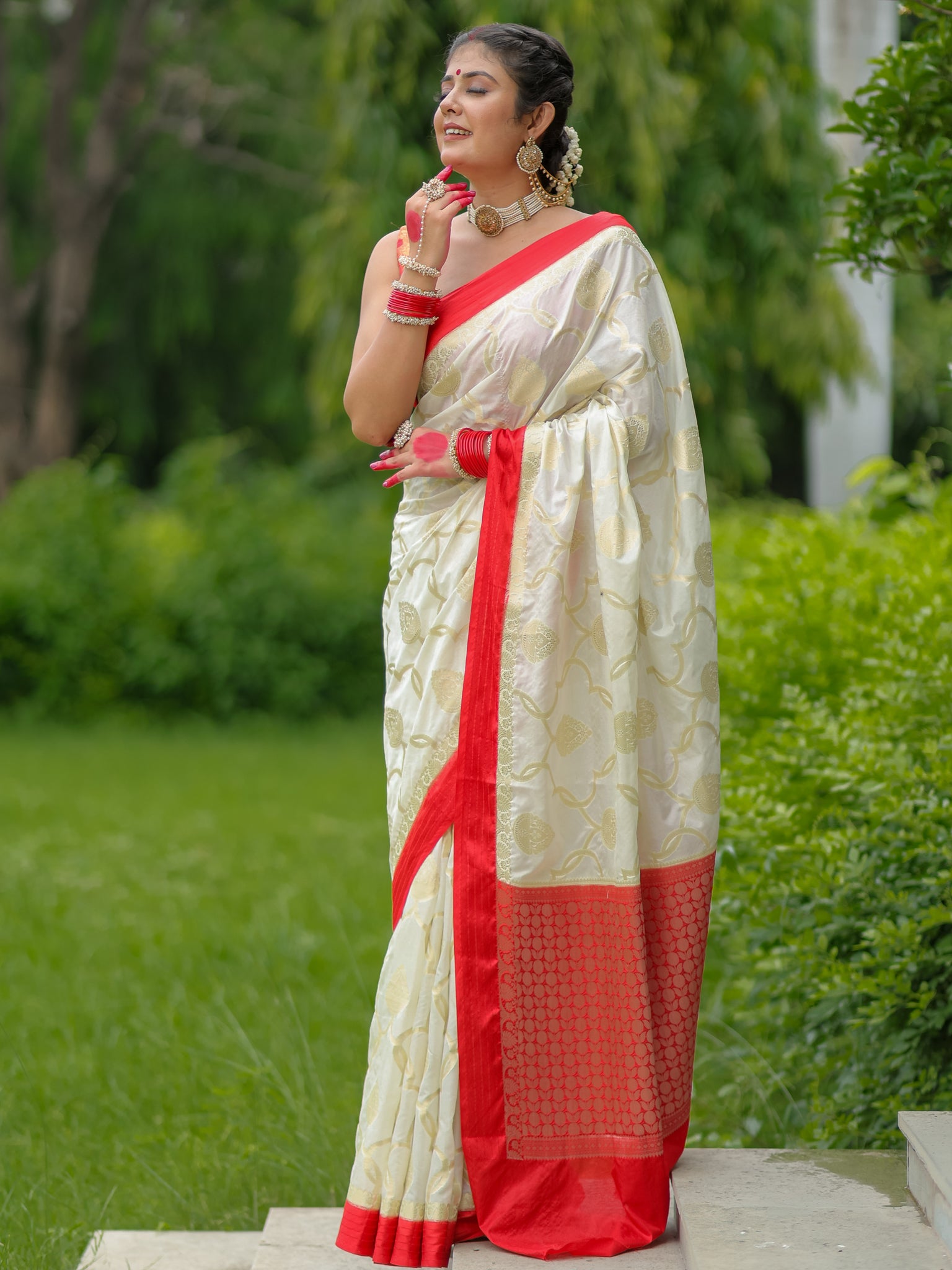 Banarasi Semi Silk Saree With Weaving & Border - Red & White