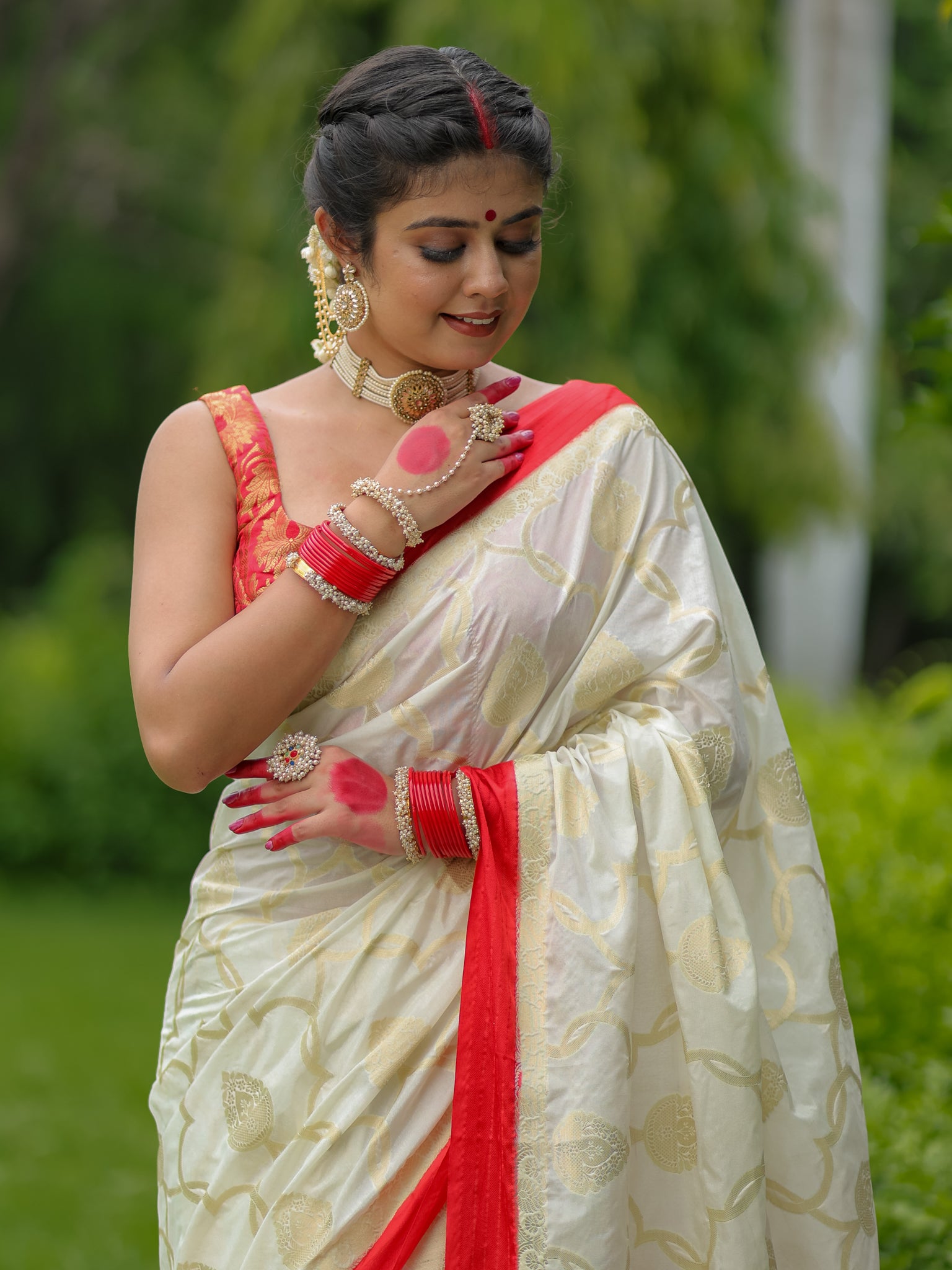 Banarasi Semi Silk Saree With Weaving & Border - Red & White