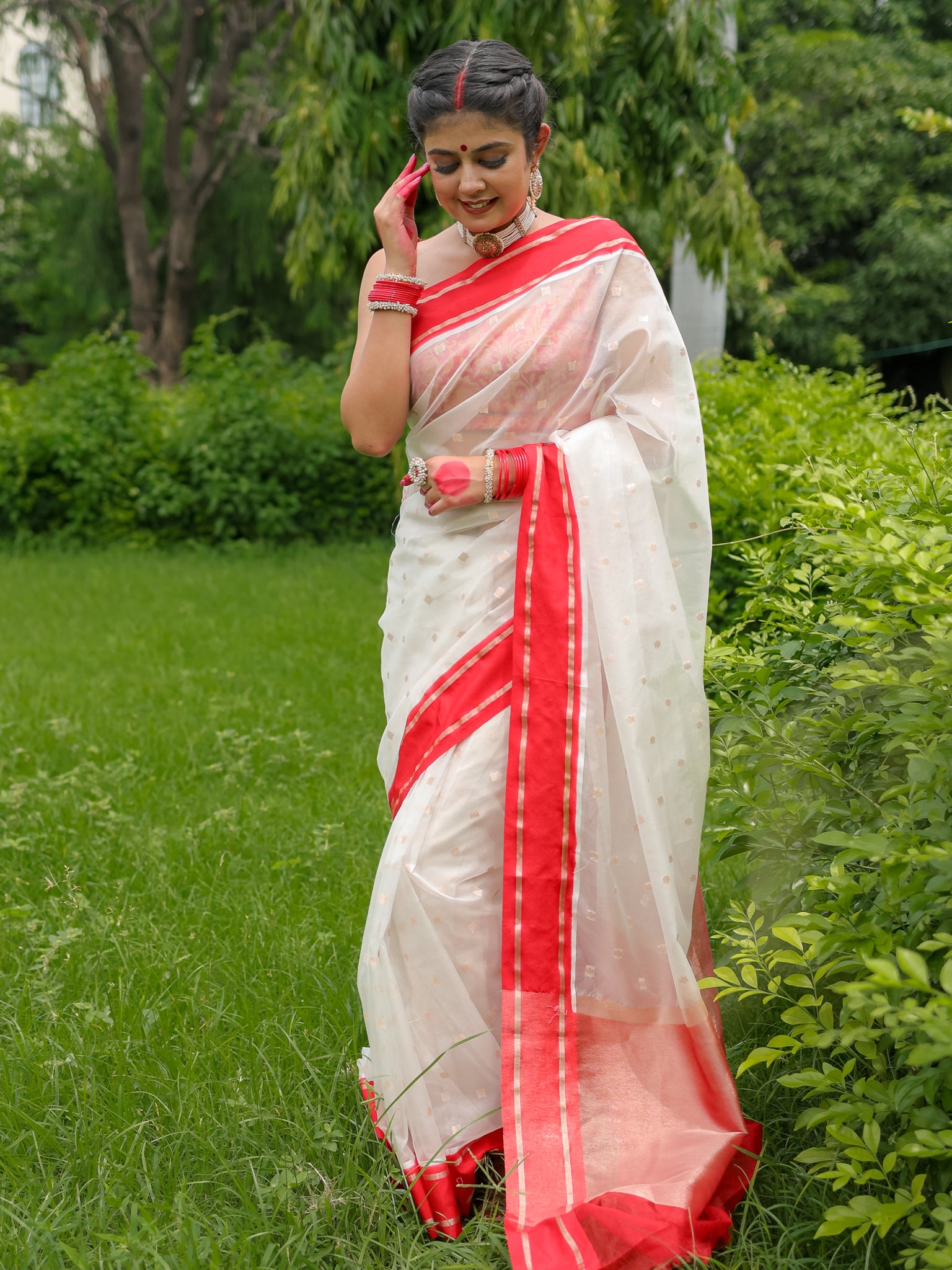 Banarasi Organza Mix Saree With Buti & Border - Red & White