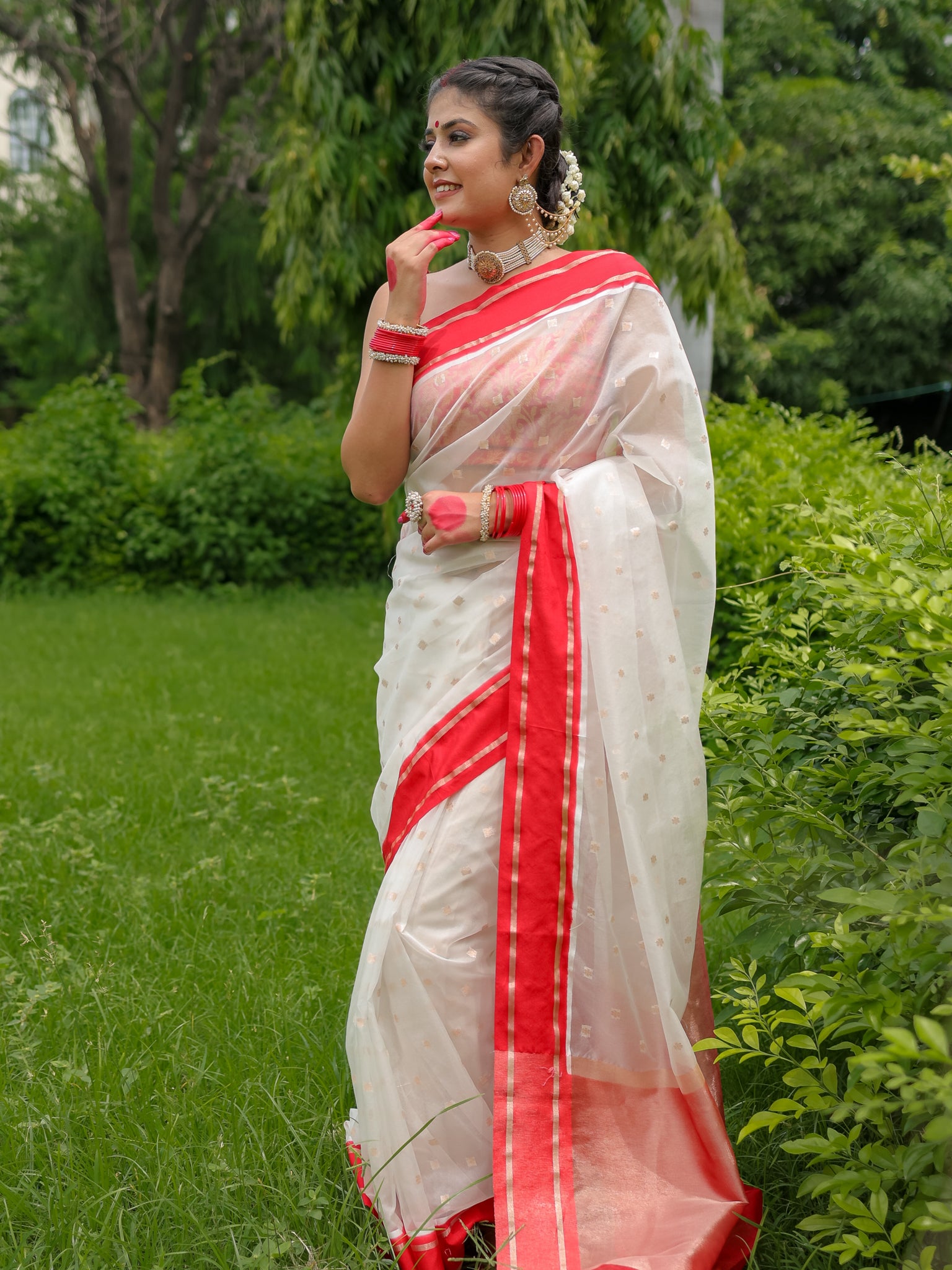 Banarasi Organza Mix Saree With Buti & Border - Red & White