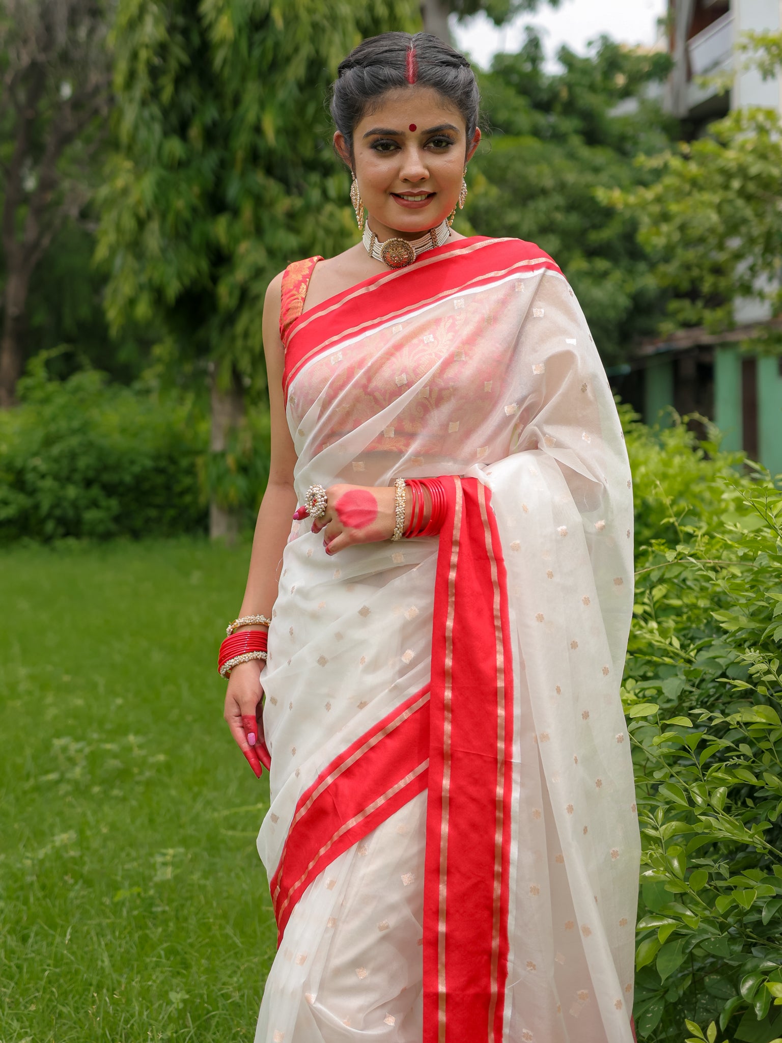 Banarasi Organza Mix Saree With Buti & Border - Red & White