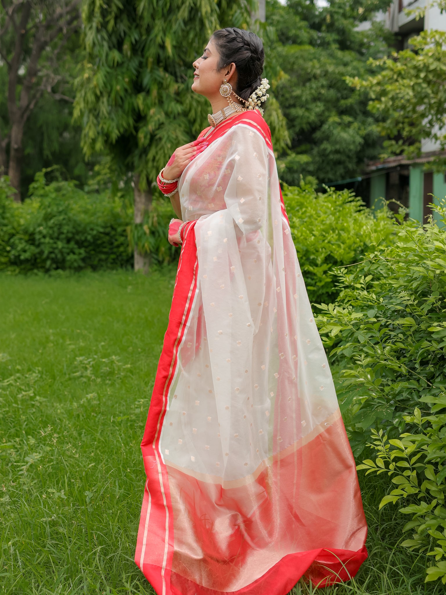 Banarasi Organza Mix Saree With Buti & Border - Red & White