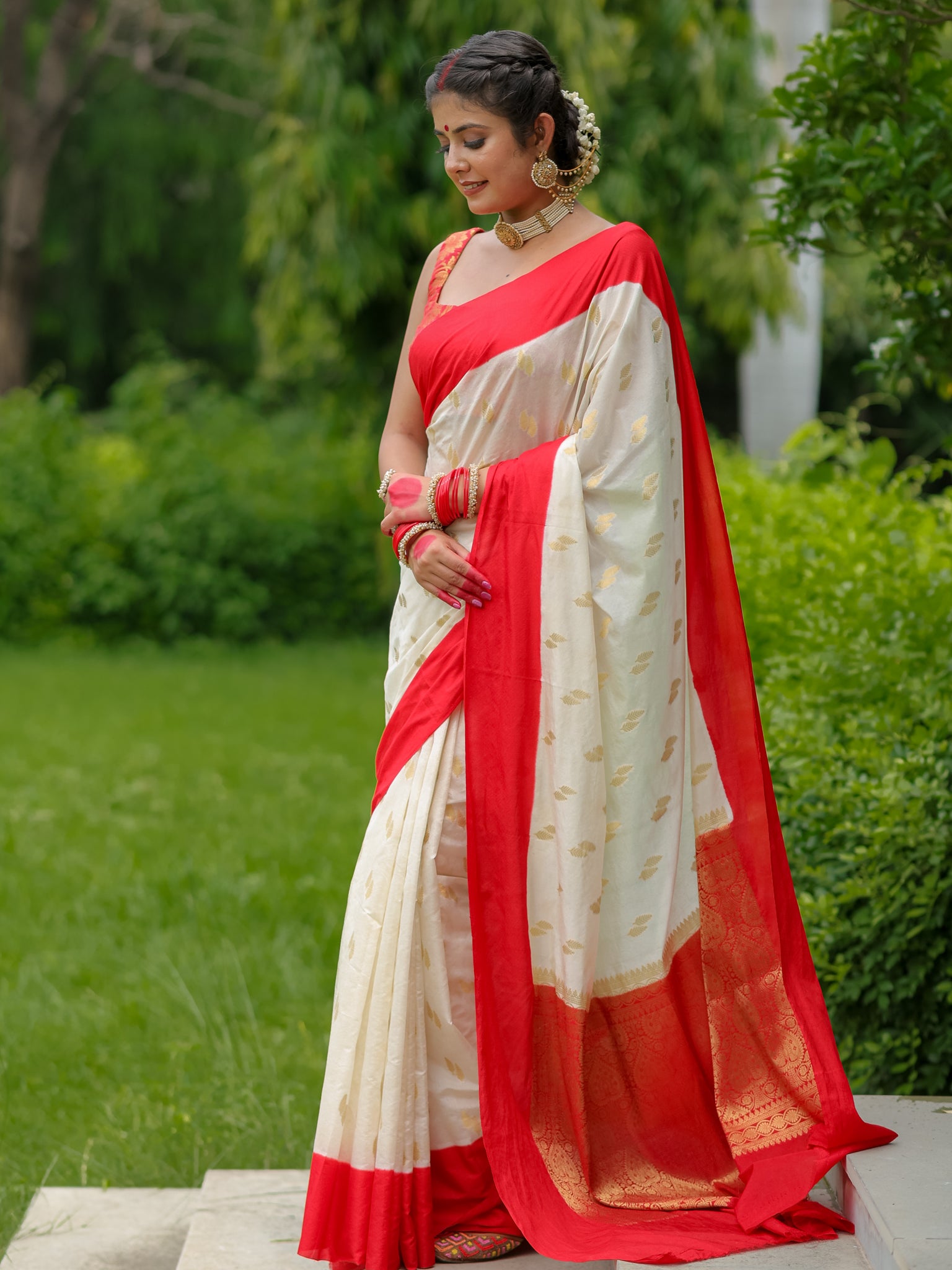 Banarasi Semi Silk Saree With Buti & Border - Red & White