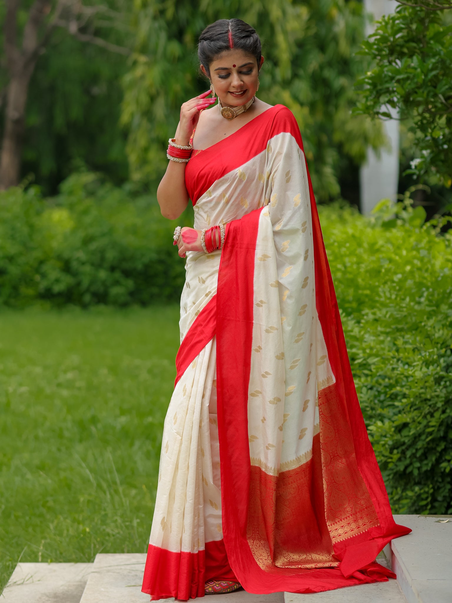 Banarasi Semi Silk Saree With Buti & Border - Red & White