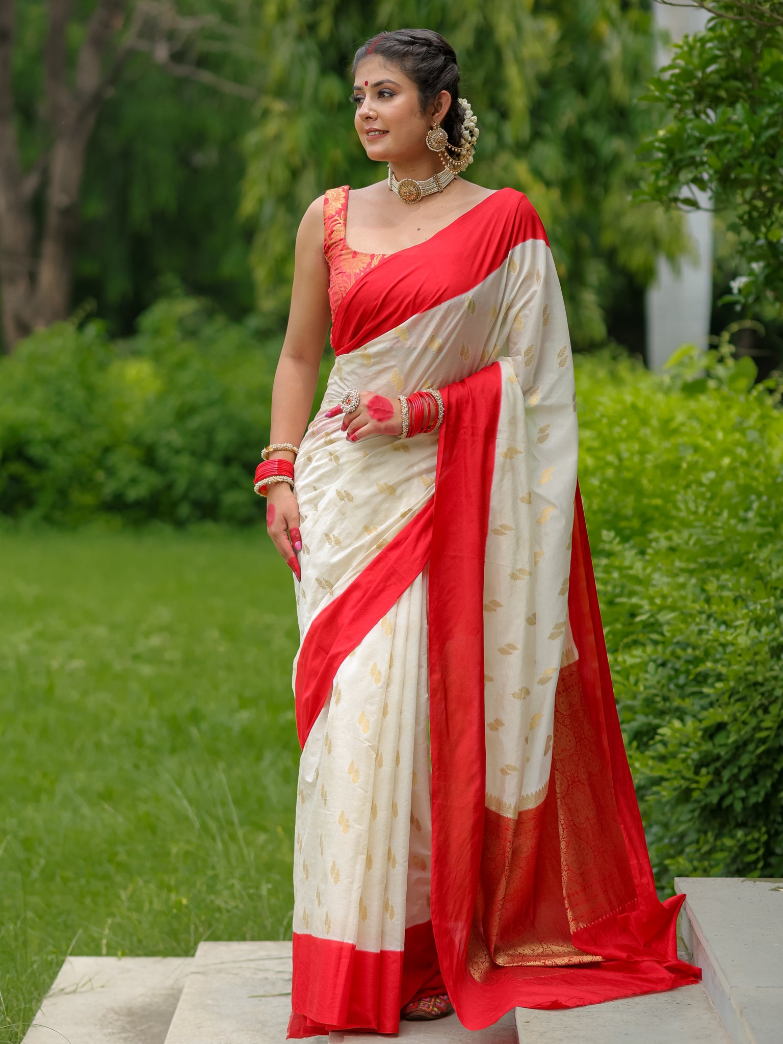 Banarasi Semi Silk Saree With Buti & Border - Red & White
