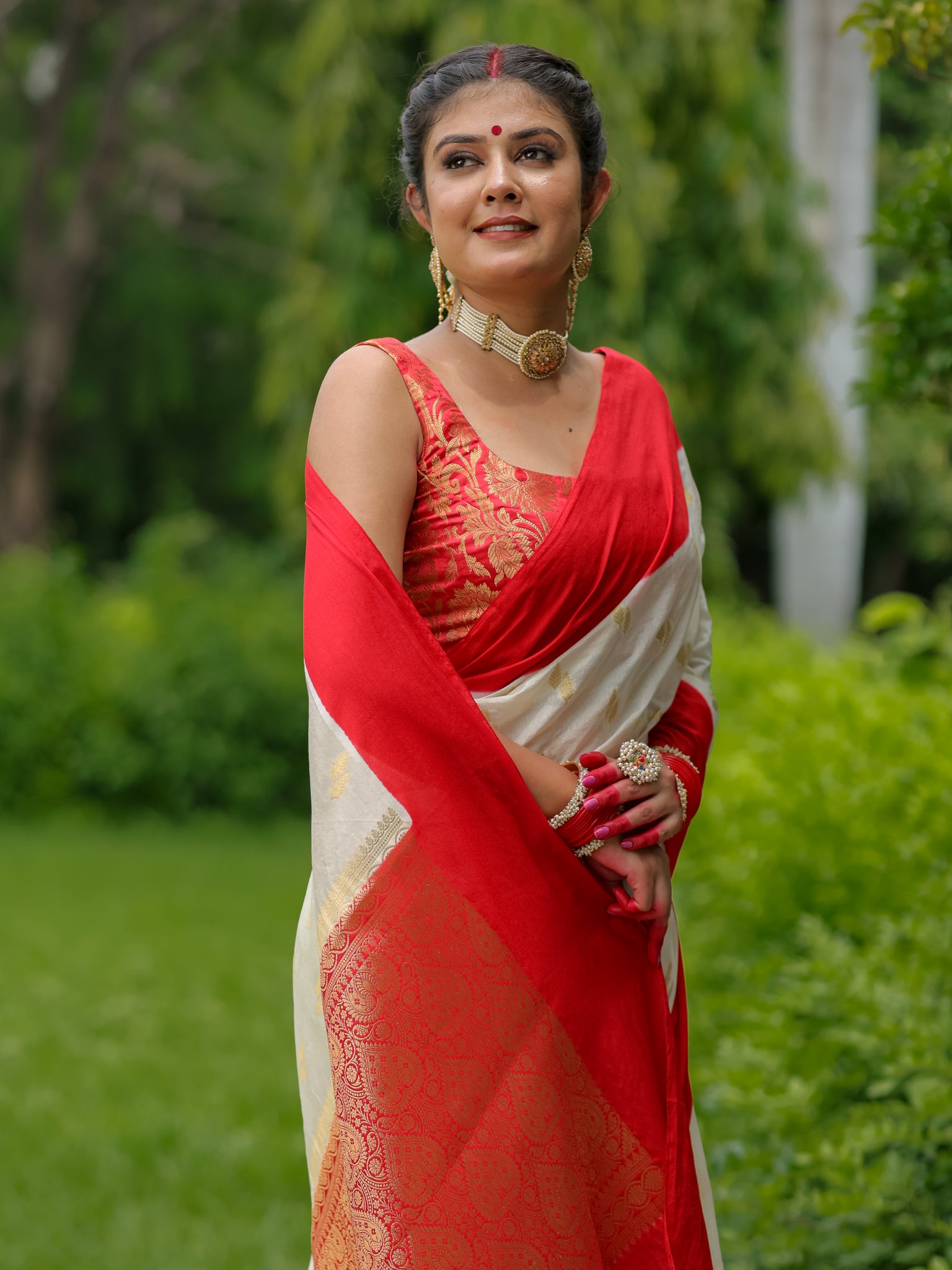 Banarasi Semi Silk Saree With Buti & Border - Red & White