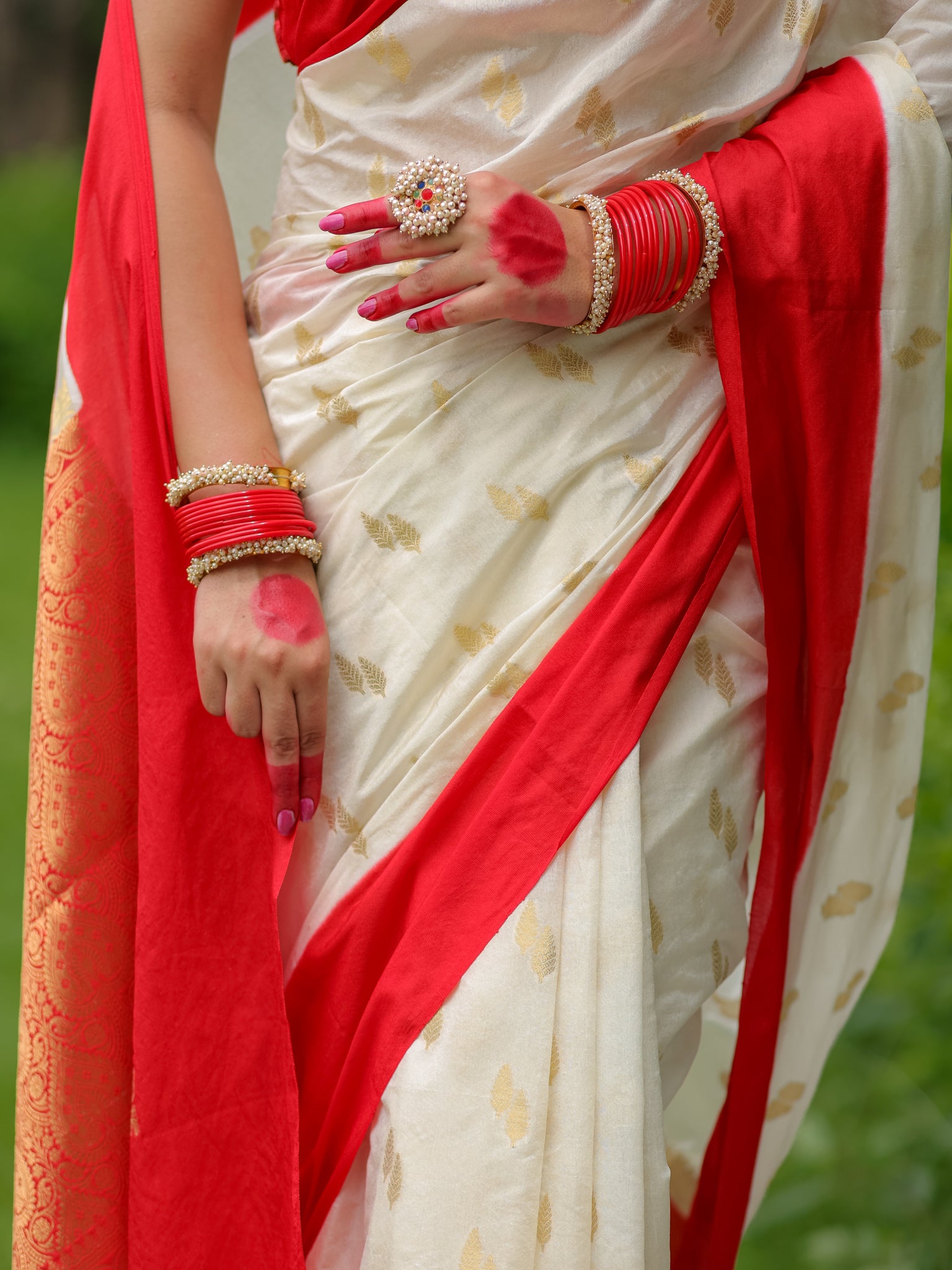 Banarasi Semi Silk Saree With Buti & Border - Red & White