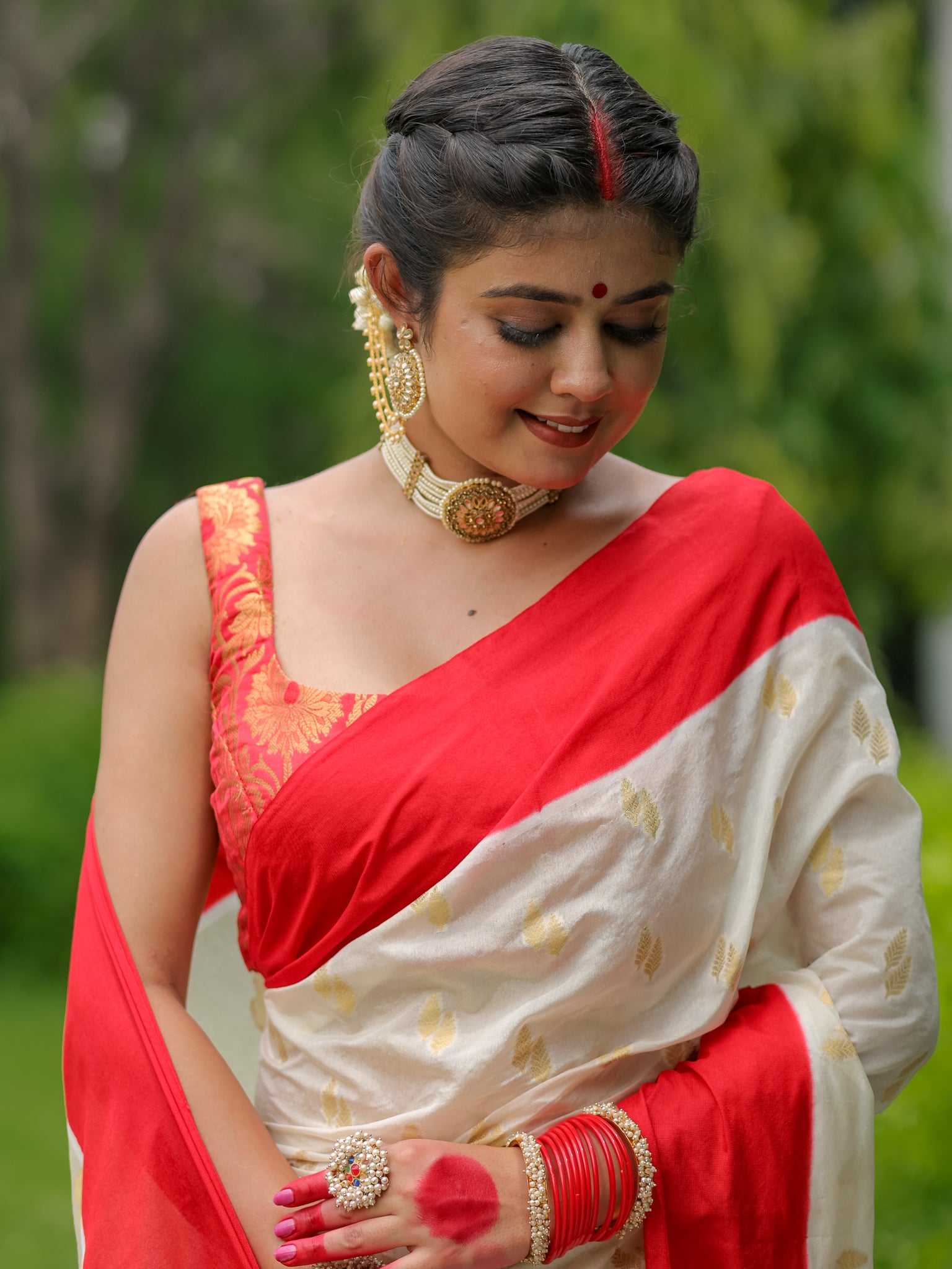 Banarasi Semi Silk Saree With Buti & Border - Red & White