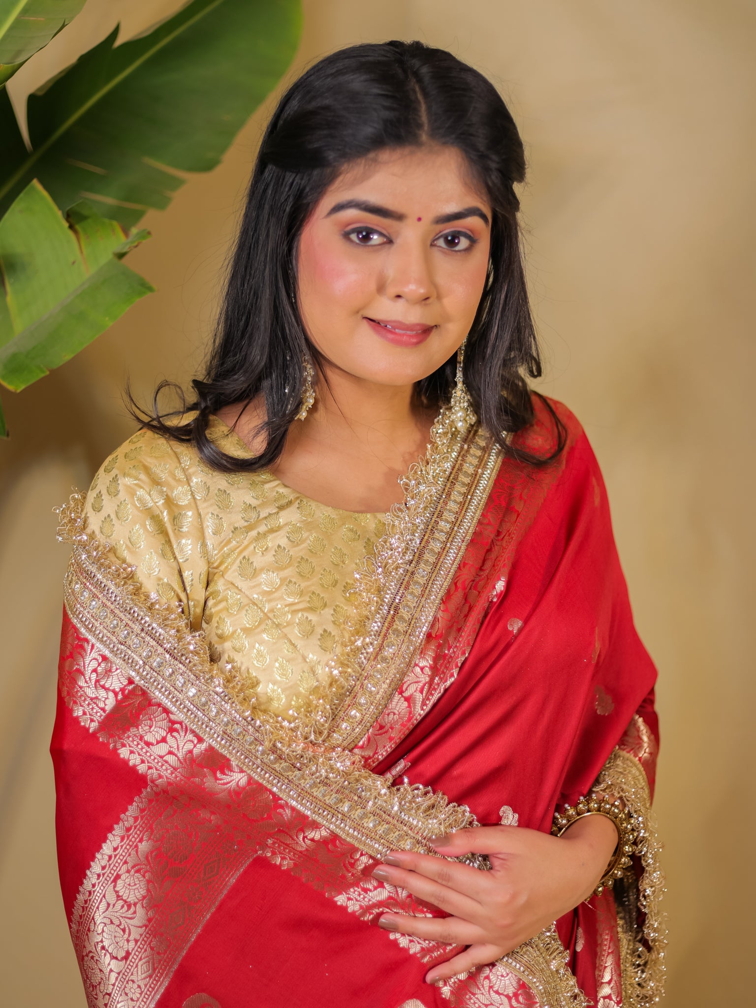 Banarasi Semi Silk Saree With Buti Zari Weaving & Lace  Border - Red