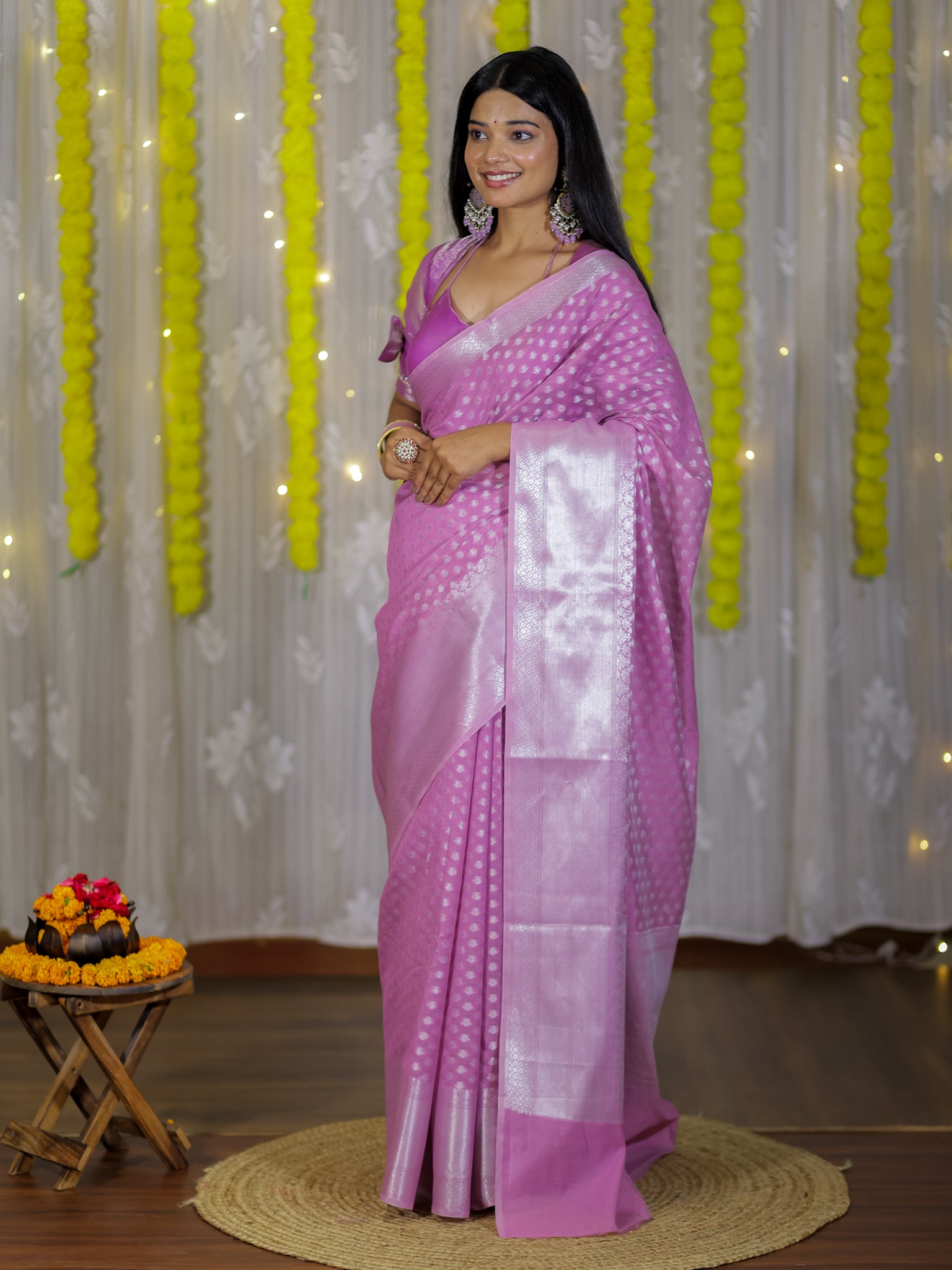 Banarasi Cotton Sik Saree With Buti Weaving & Border - Lavender