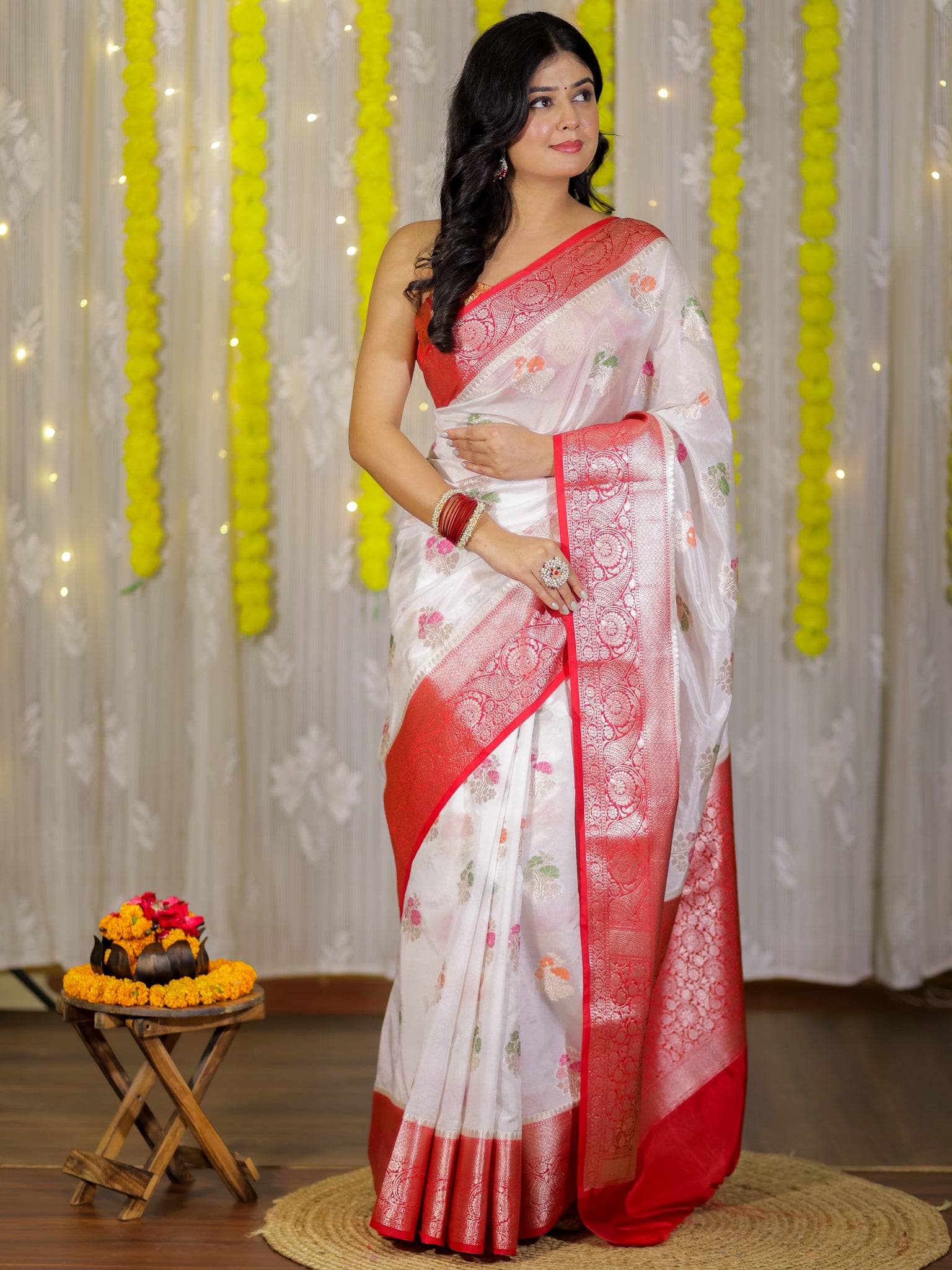 Banarasi Semi Georgette Saree With Weaving & Border - Red & White