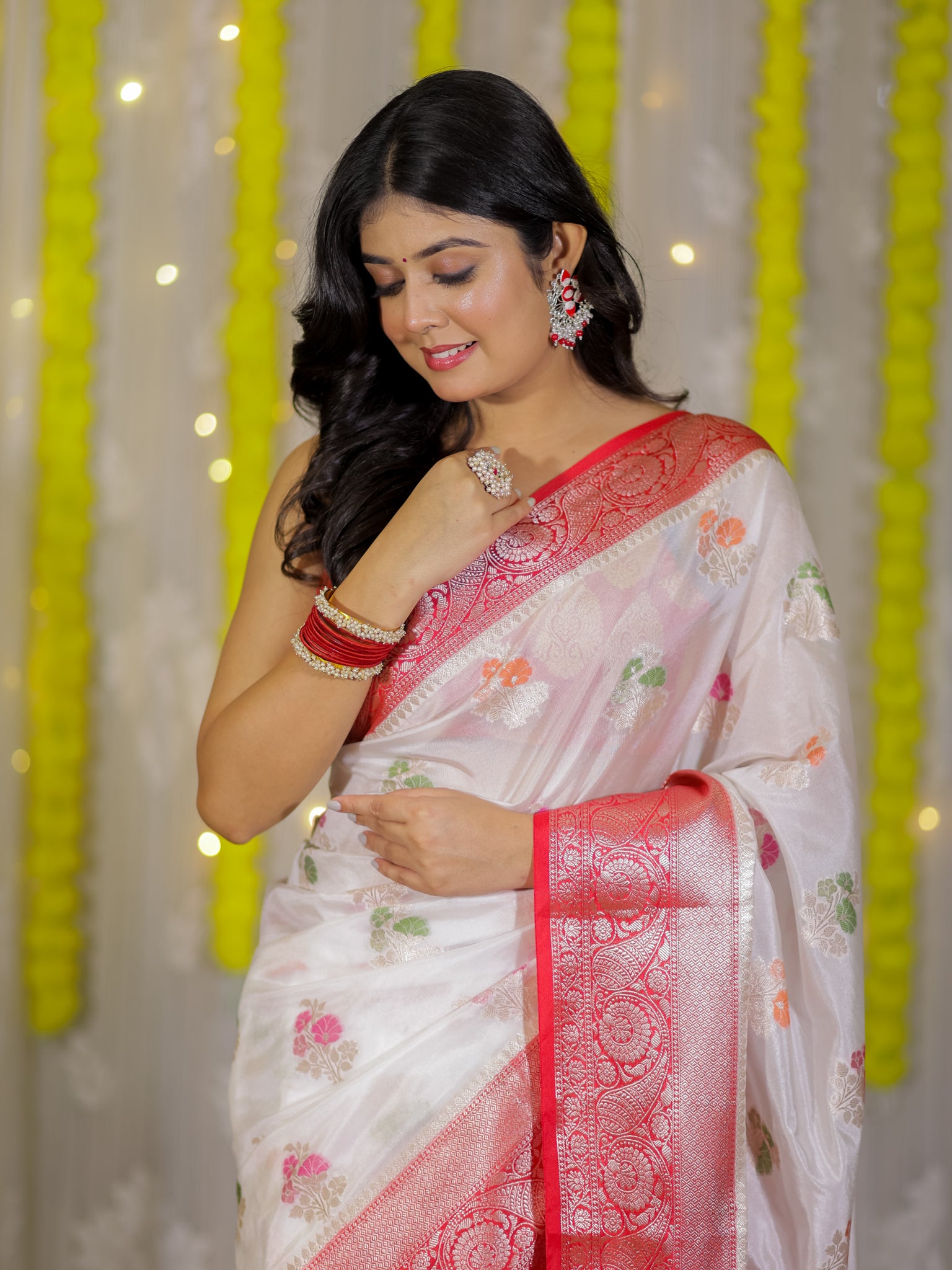 Banarasi Semi Georgette Saree With Weaving & Border - Red & White