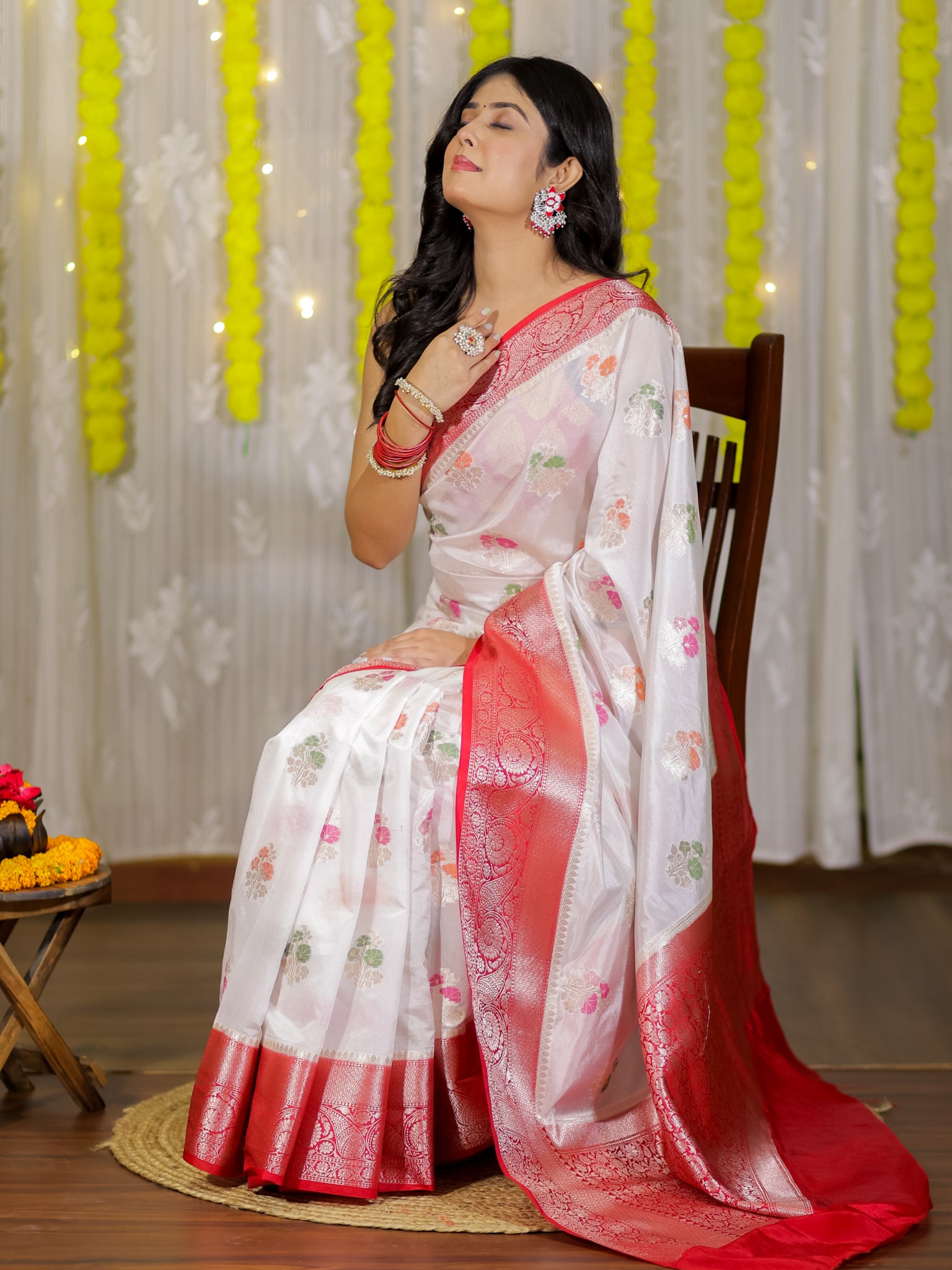 Banarasi Semi Georgette Saree With Weaving & Border - Red & White