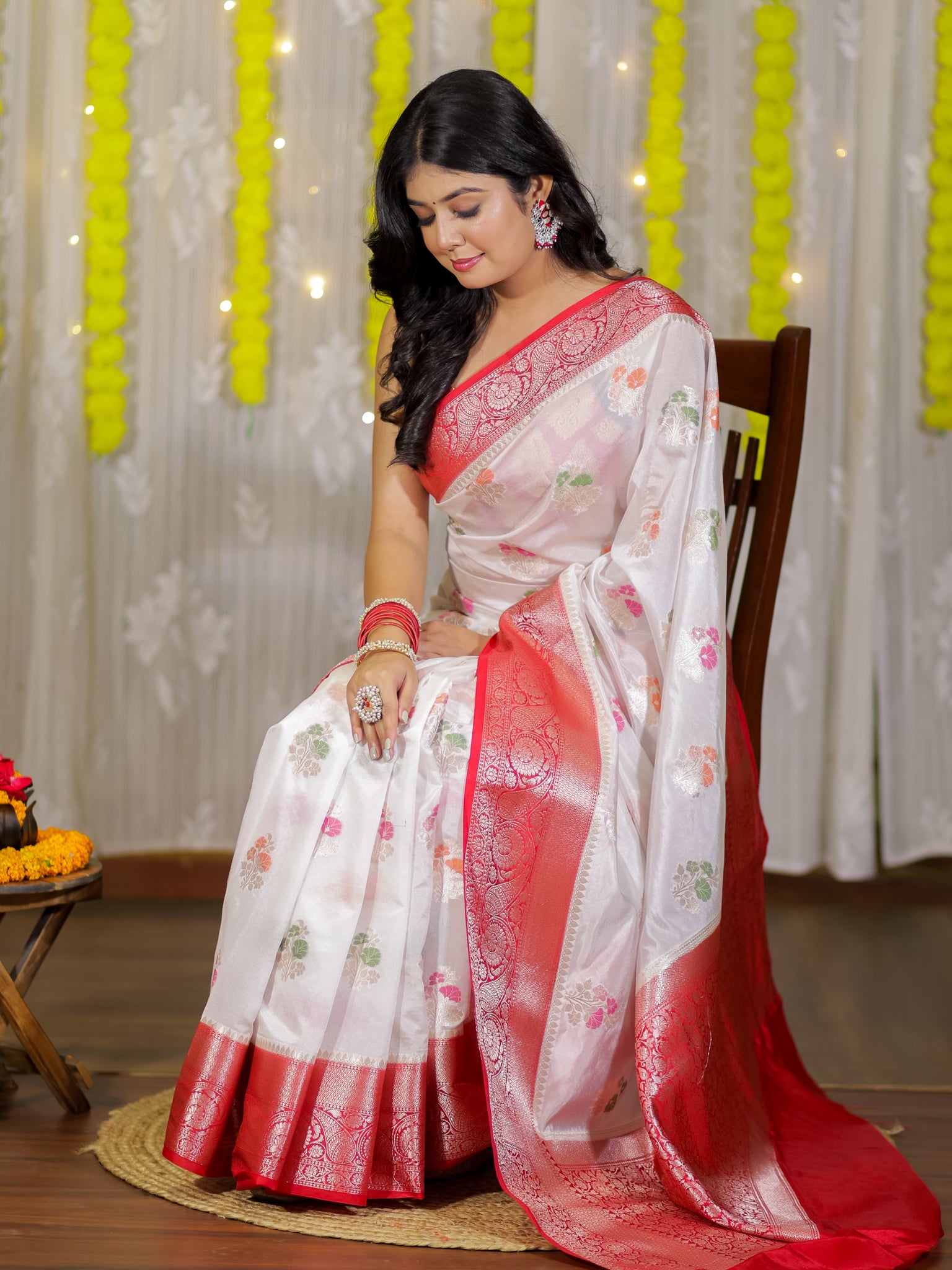 Banarasi Semi Georgette Saree With Weaving & Border - Red & White