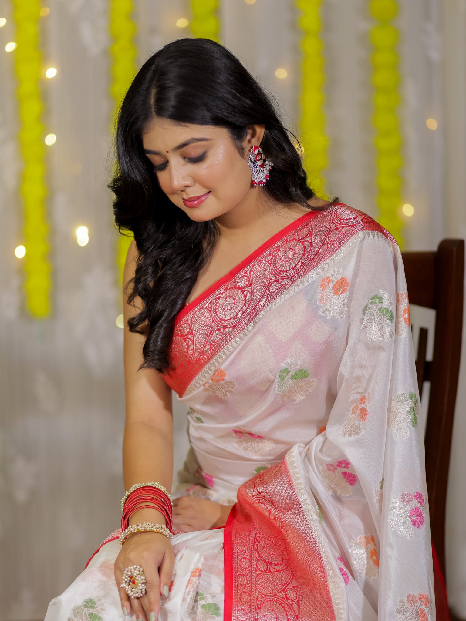 Banarasi Semi Georgette Saree With Weaving & Border - Red & White