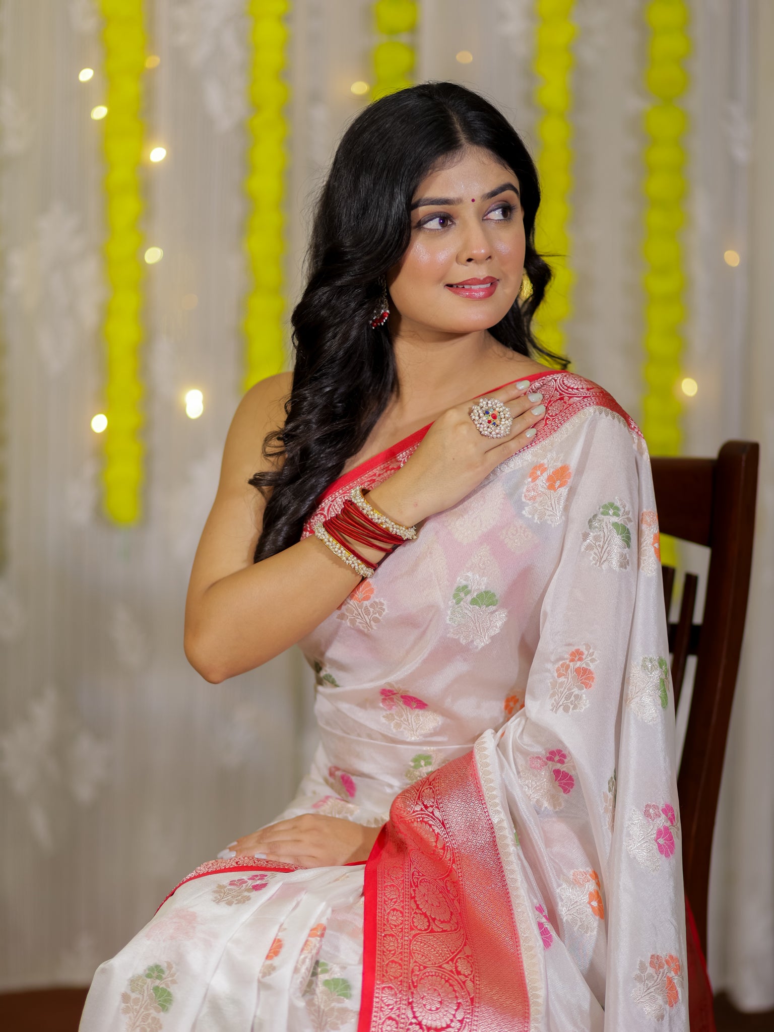 Banarasi Semi Georgette Saree With Weaving & Border - Red & White