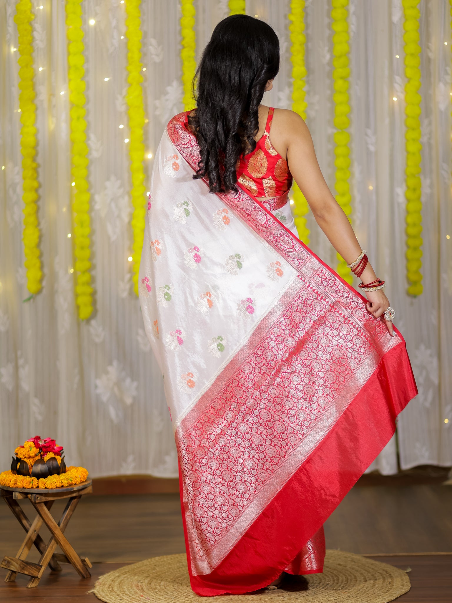 Banarasi Semi Georgette Saree With Weaving & Border - Red & White