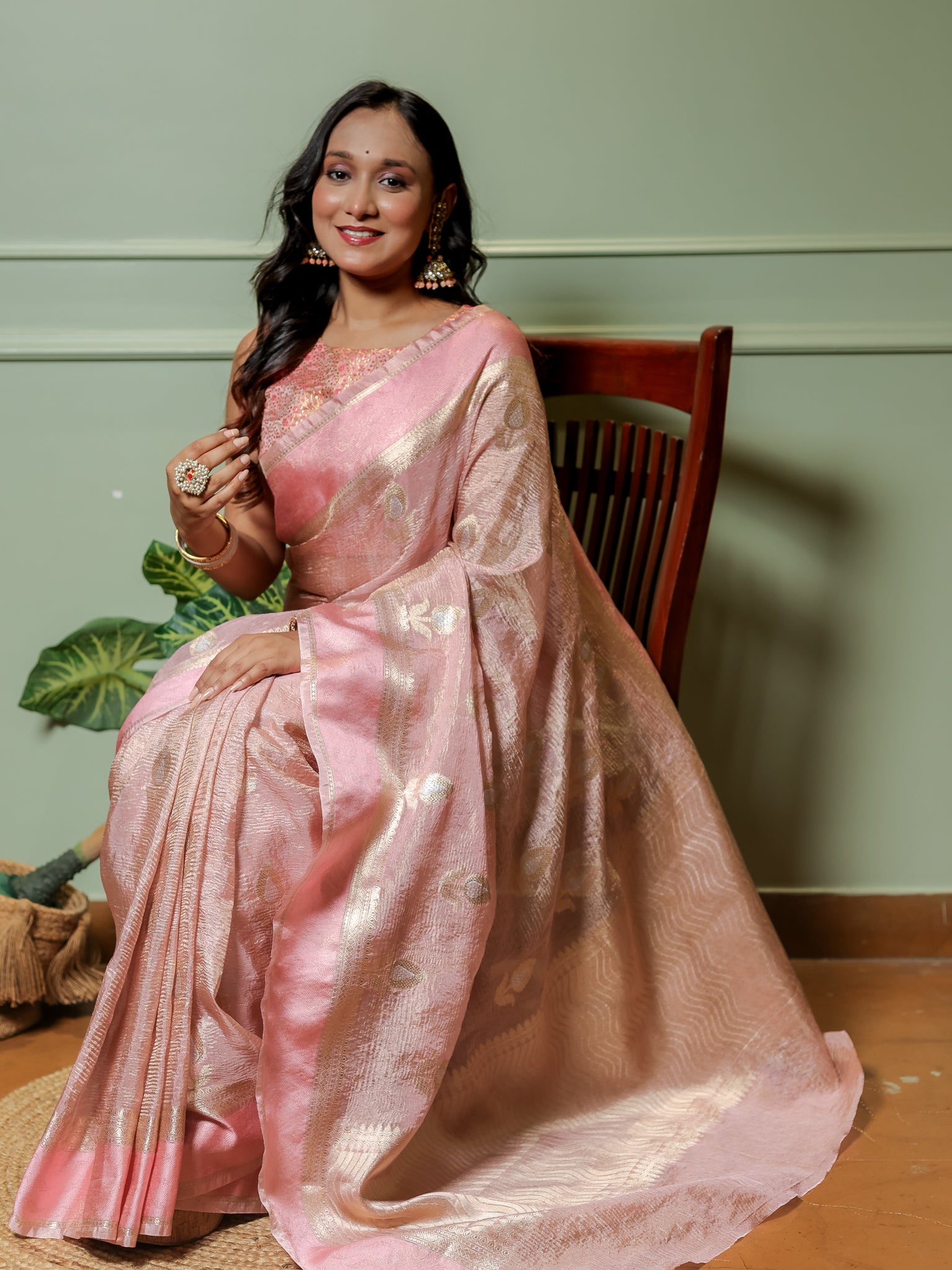 Banarasi Katan Crushed Tissue Saree With Border - Pink